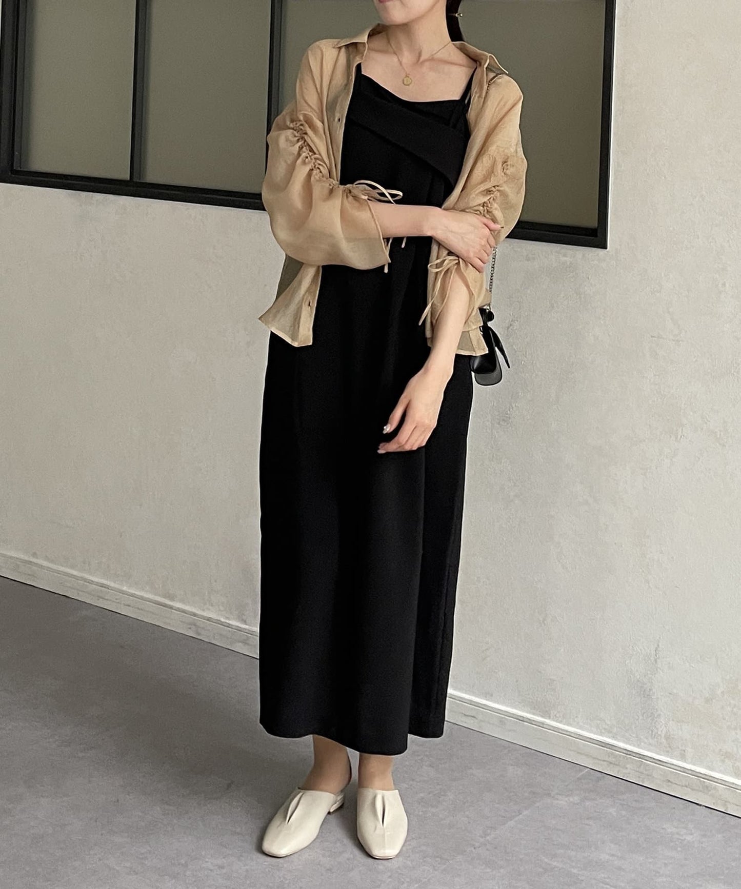 亞麻風不對稱吊帶連衣裙