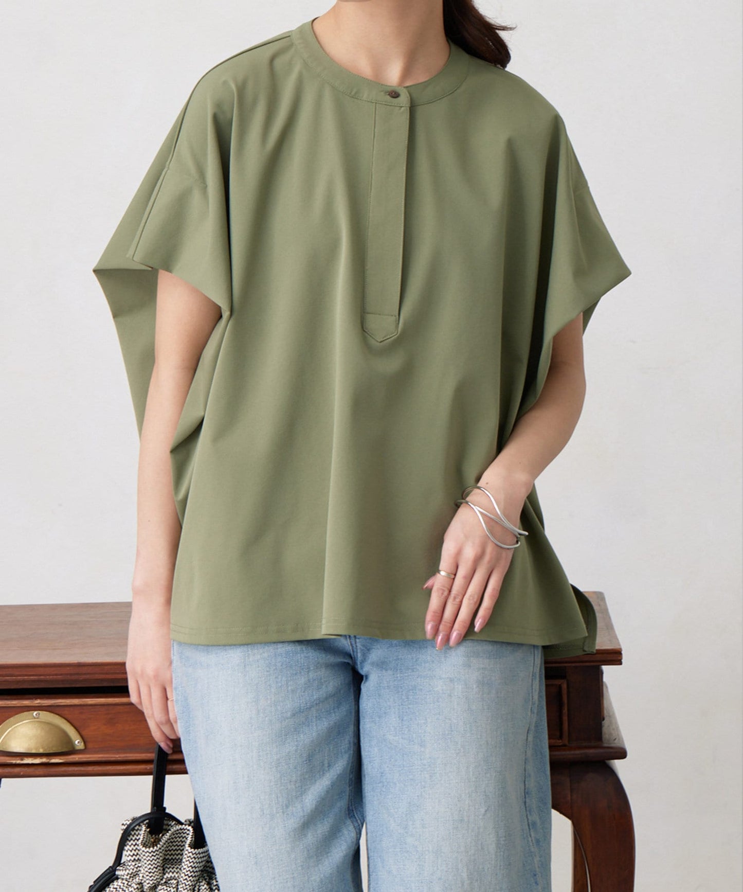 360度彈力肩褶抽繩套頭衫