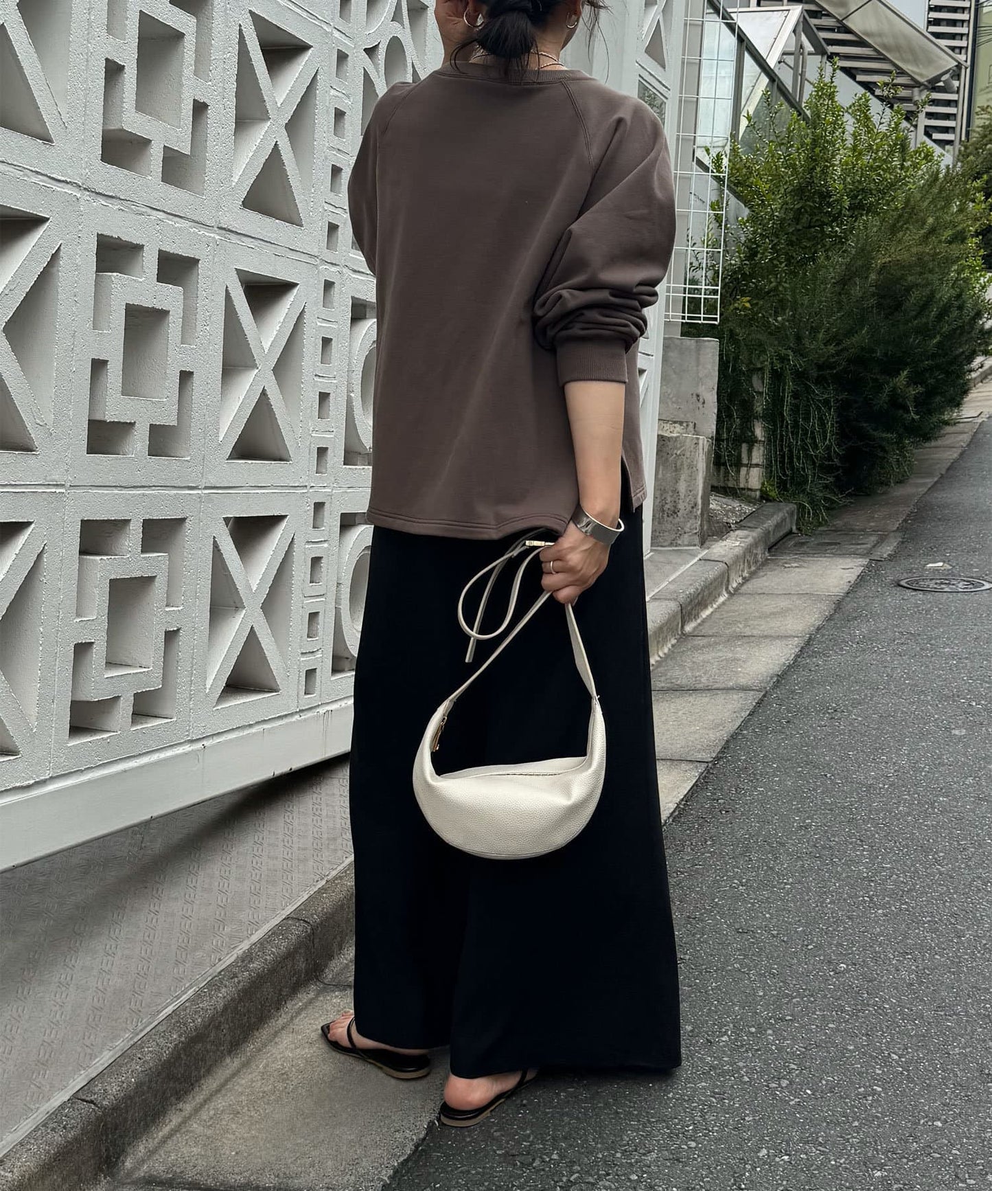 【適合成年人穿著】圓領寬鬆套頭衛衣
