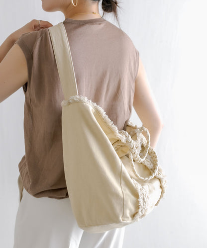 《潮流/A4尺寸適用/成人休閒》牛仔流蘇手提包