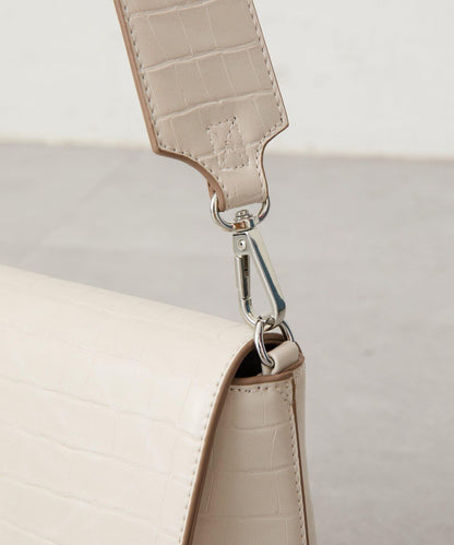 【3色展開】loti 鱷魚紋豆莢式翻蓋肩包