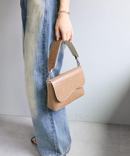 【3色展開】loti 鱷魚紋豆莢式翻蓋肩包