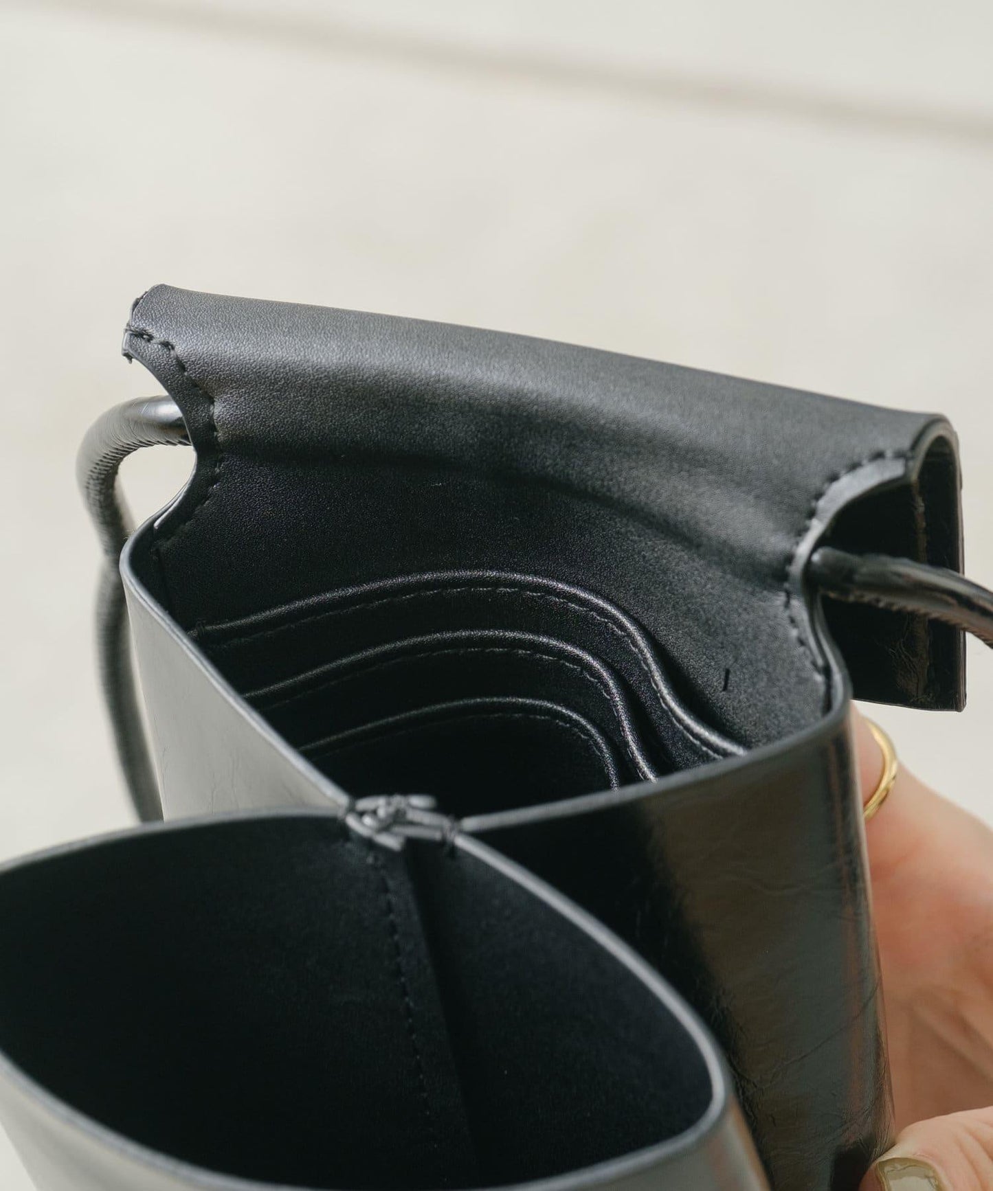 【控制狂】褶皺手機肩揹包