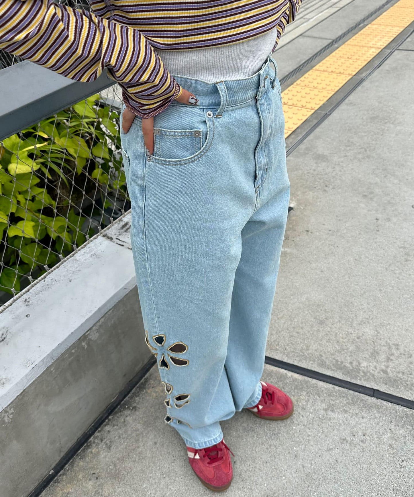 【2024AW】【HELLO.SANFRANCISCO/你好，舊金山】花朵剪裁牛仔褲