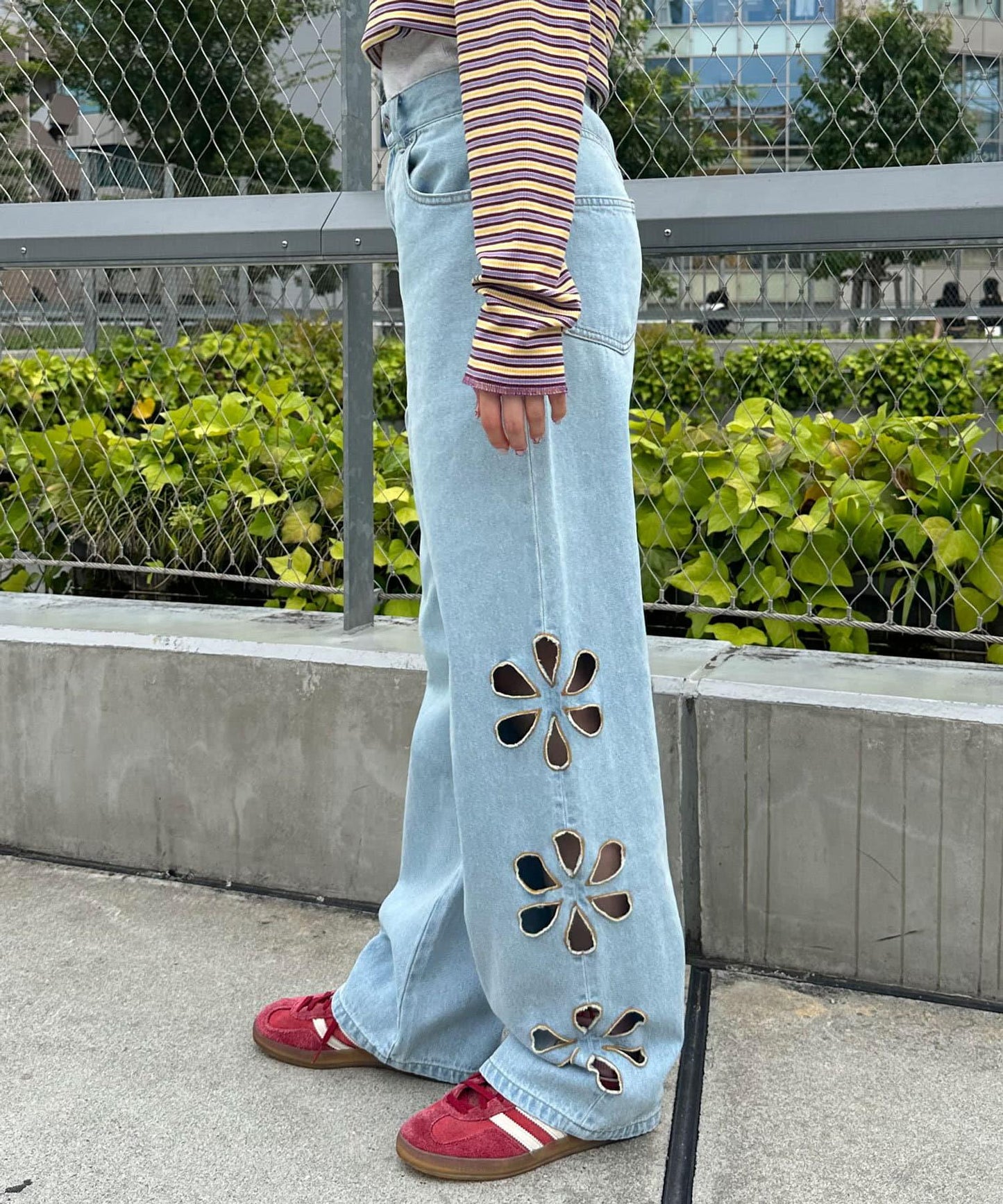 【2024AW】【HELLO.SANFRANCISCO/你好，舊金山】花朵剪裁牛仔褲