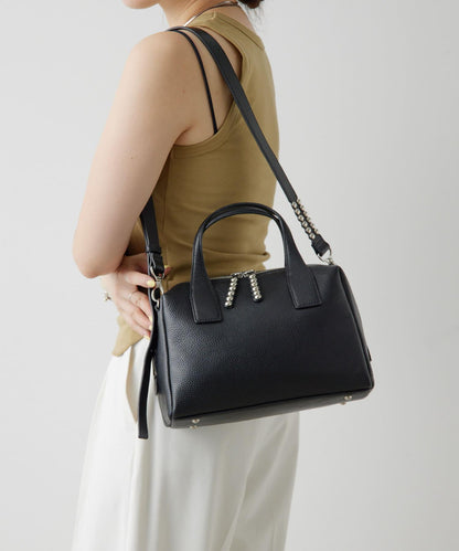 真皮/500毫升寵物瓶也能放入！/帶肩帶/兩用 鉚釘波士頓包