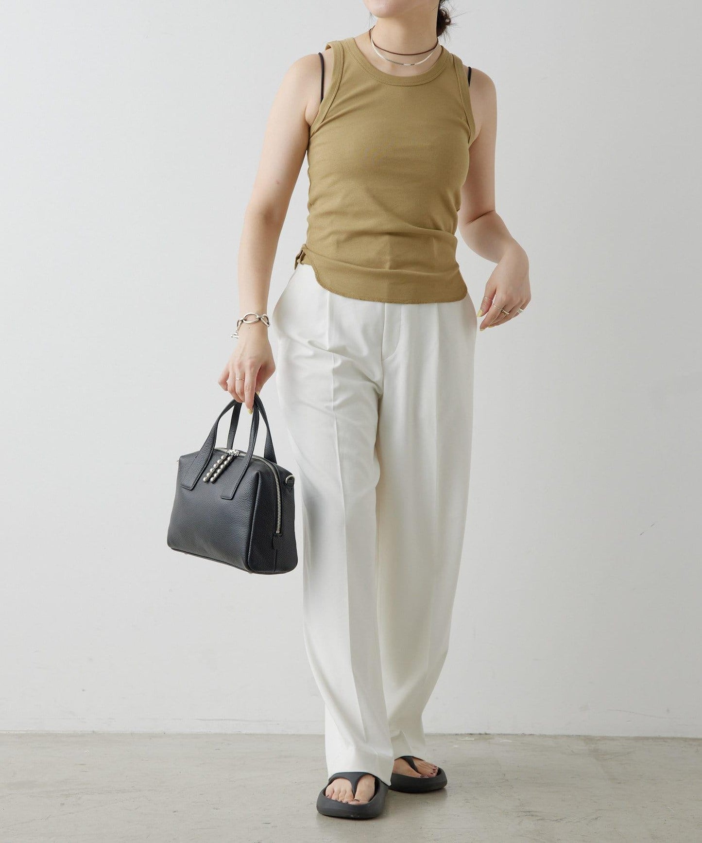 真皮/500毫升寵物瓶也能放入！/帶肩帶/兩用 鉚釘波士頓包