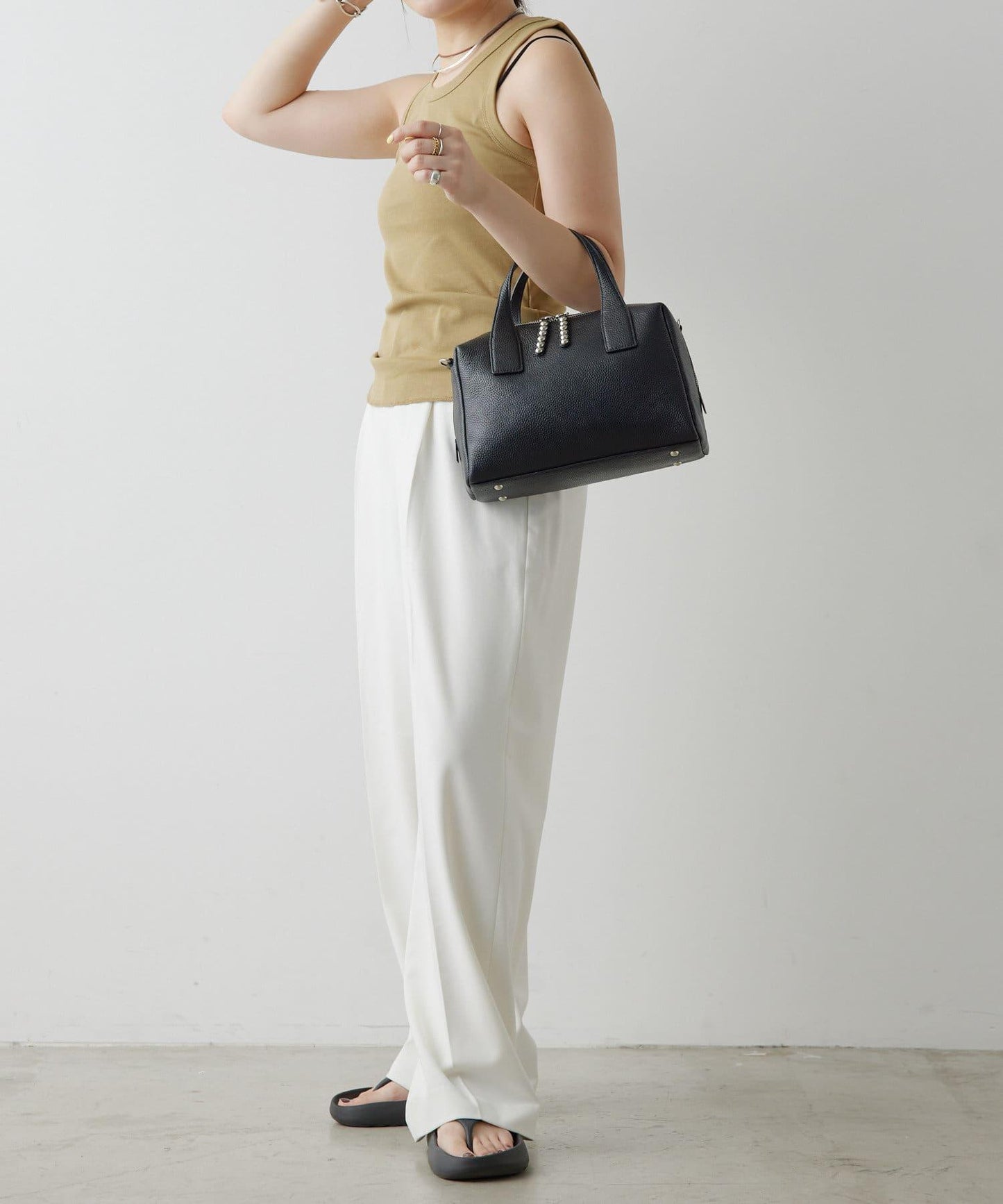 真皮/500毫升寵物瓶也能放入！/帶肩帶/兩用 鉚釘波士頓包