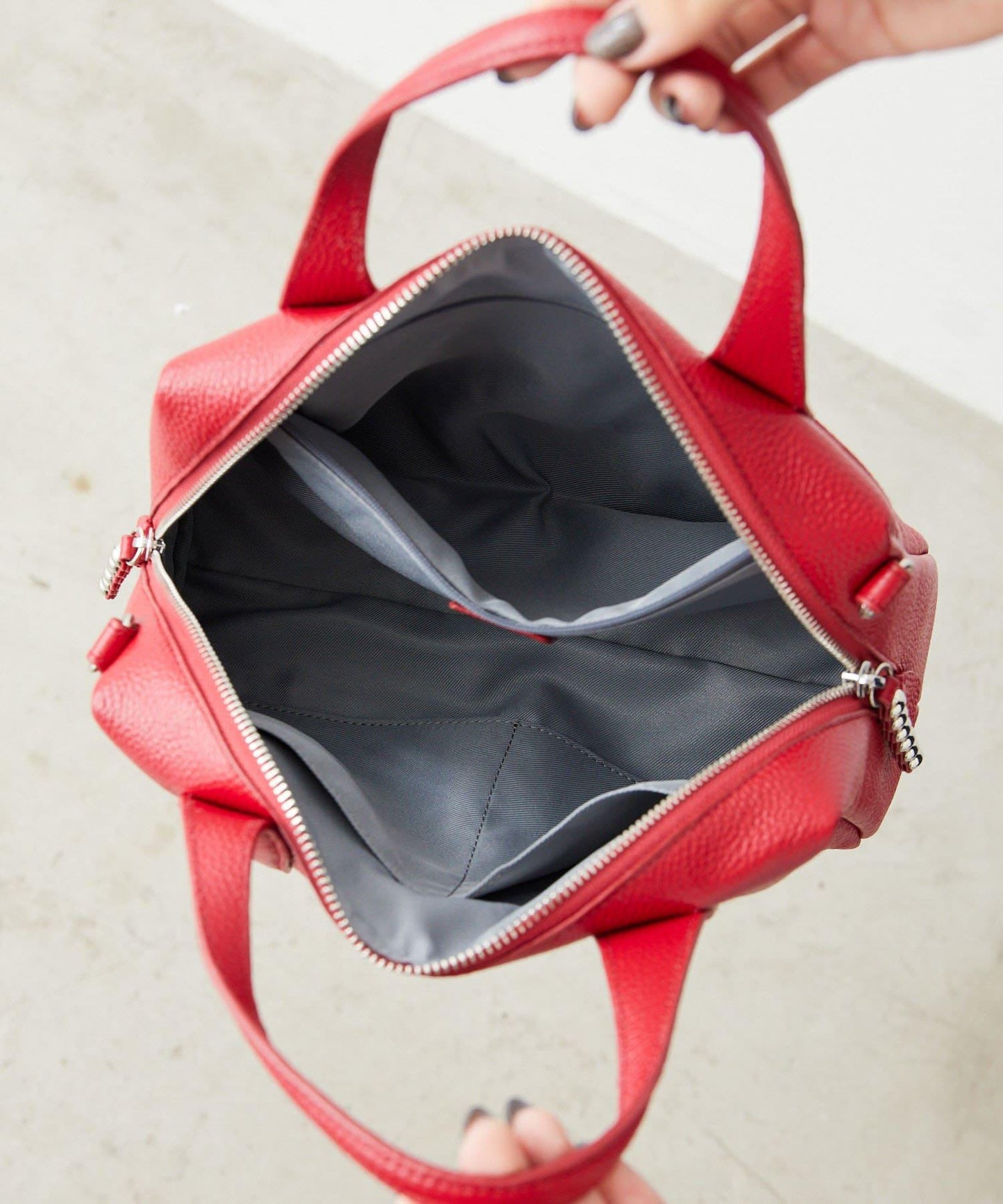 真皮/500毫升寵物瓶也能放入！/帶肩帶/兩用 鉚釘波士頓包