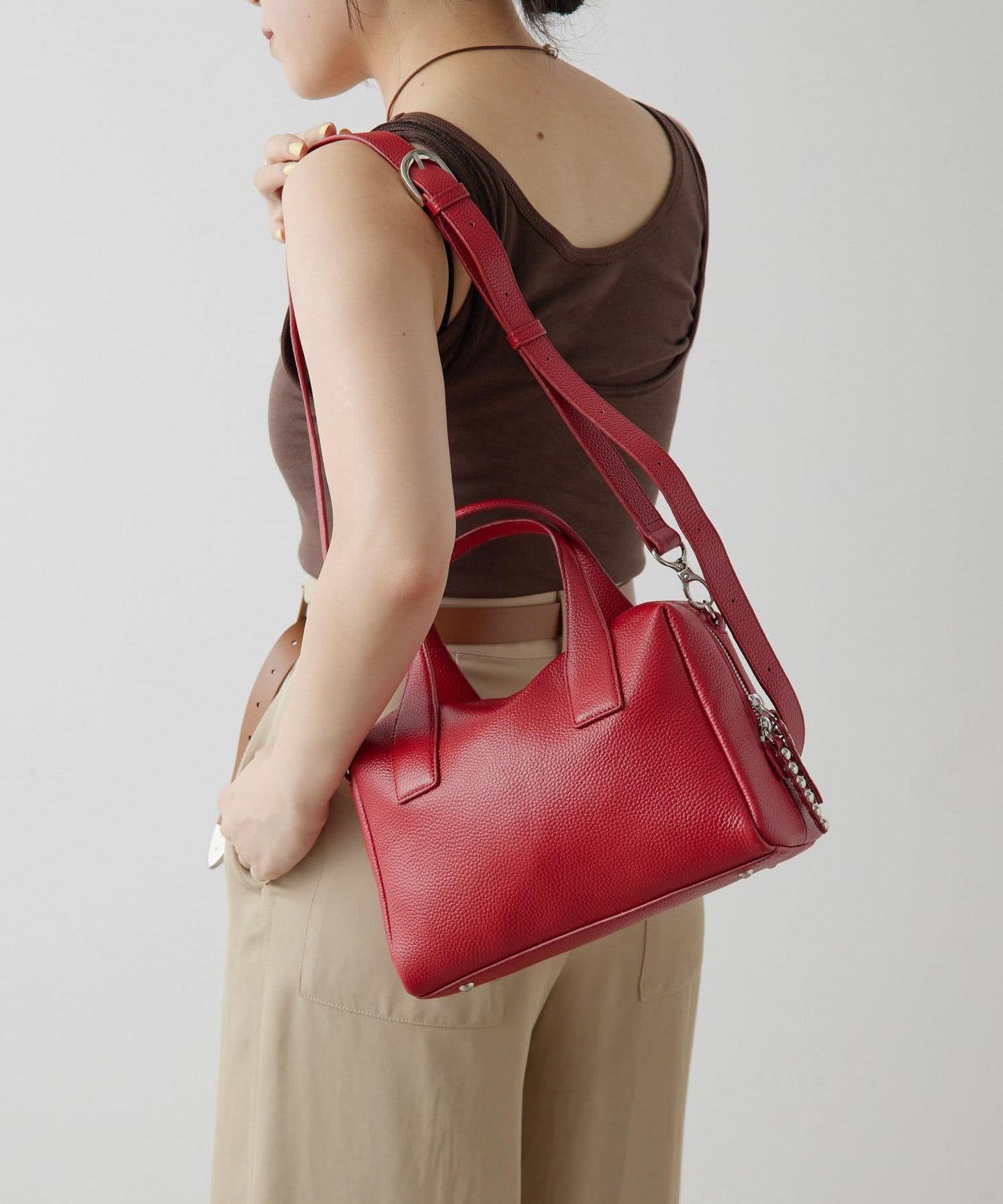 真皮/500毫升寵物瓶也能放入！/帶肩帶/兩用 鉚釘波士頓包