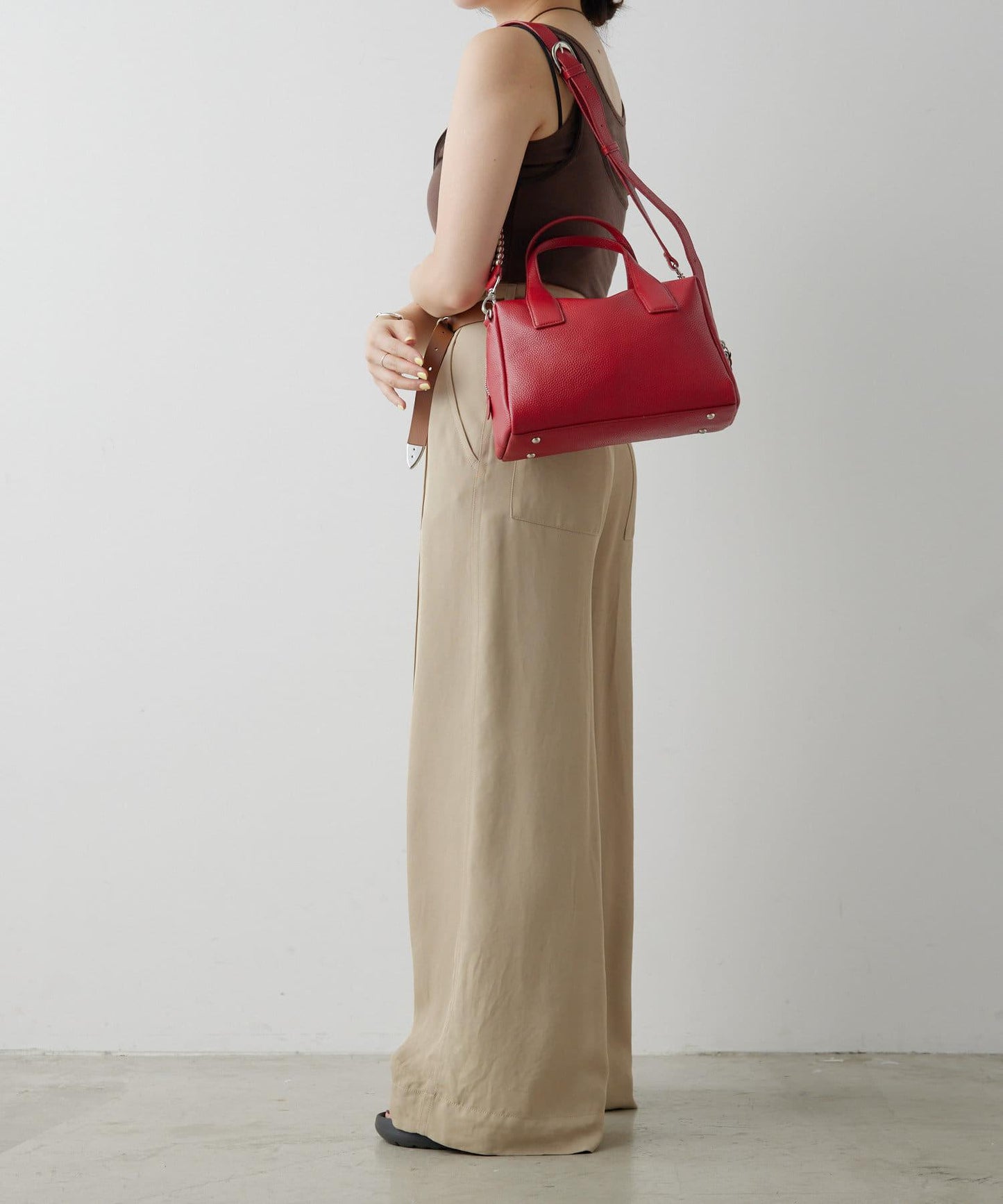 真皮/500毫升寵物瓶也能放入！/帶肩帶/兩用 鉚釘波士頓包