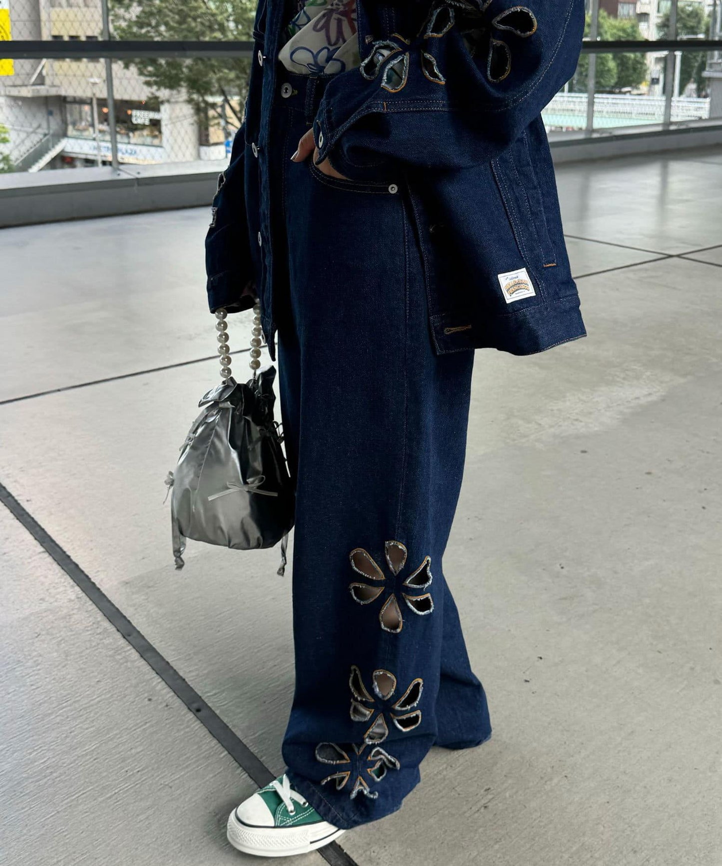 【2024AW】【HELLO.SANFRANCISCO/你好，舊金山】花朵剪裁牛仔褲