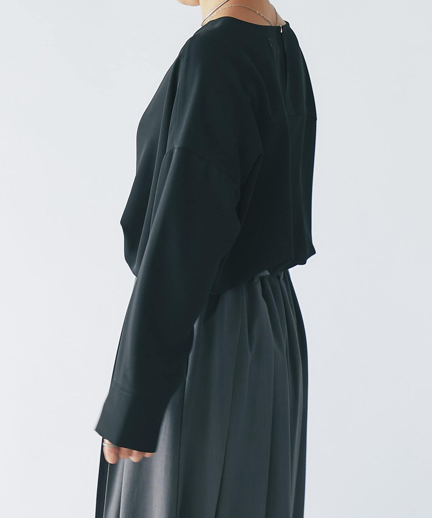 《長季節穿著》後扣T恤襯衫