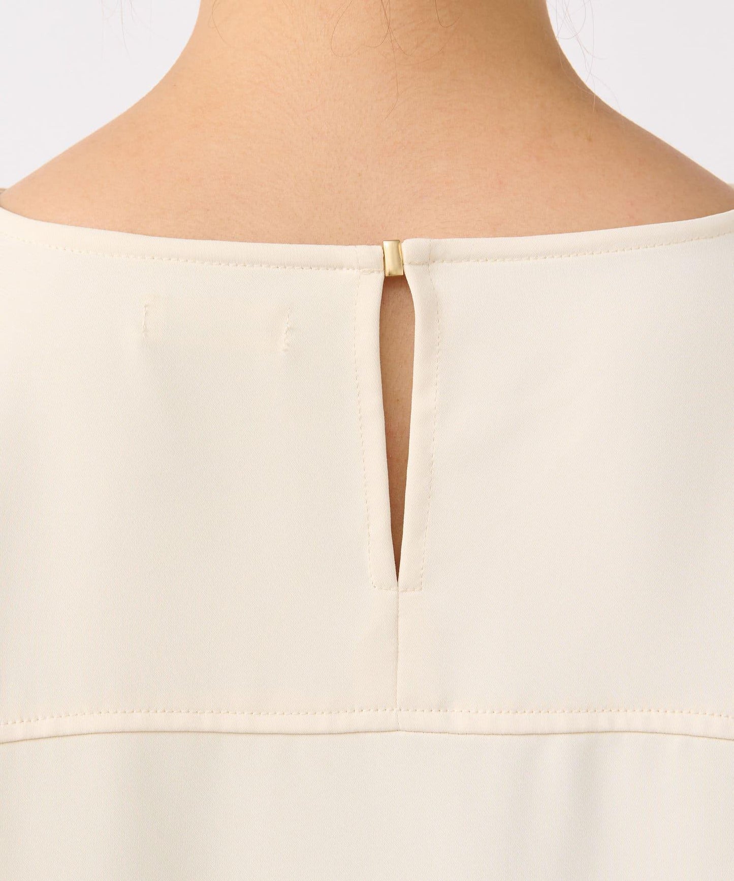 《長季節穿著》後扣T恤襯衫