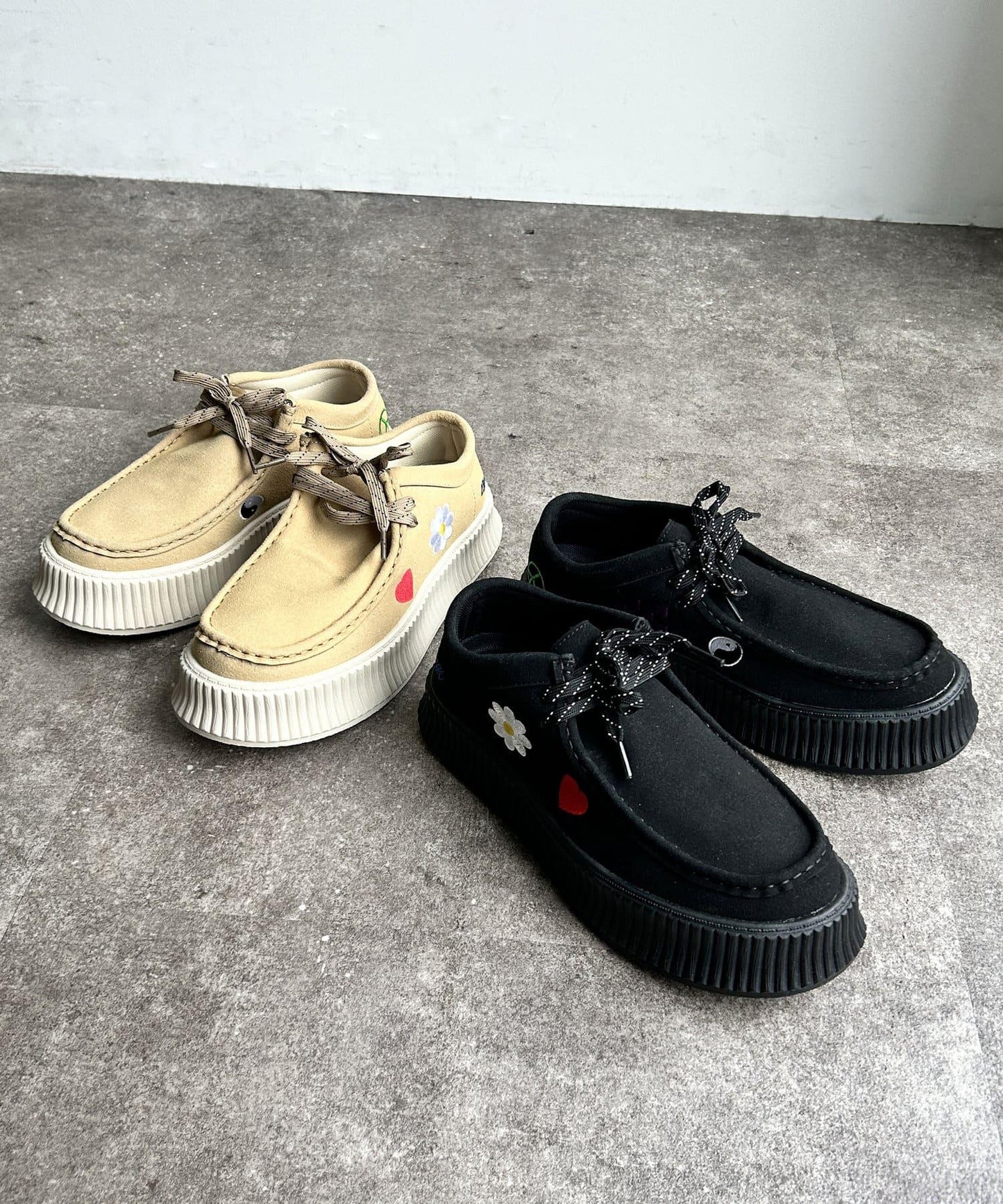 塗鴉刺繡厚底便鞋