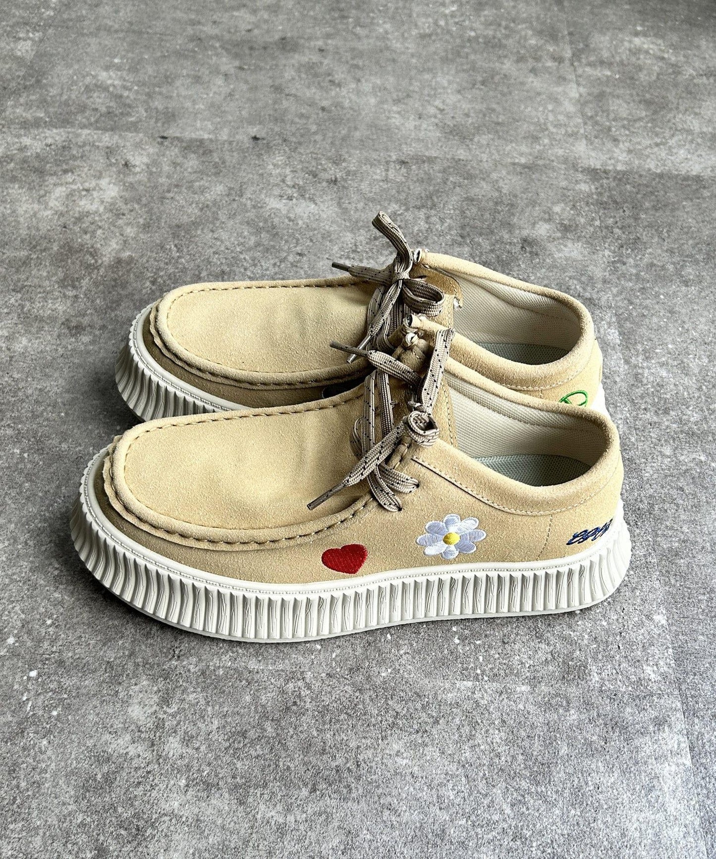 塗鴉刺繡厚底便鞋