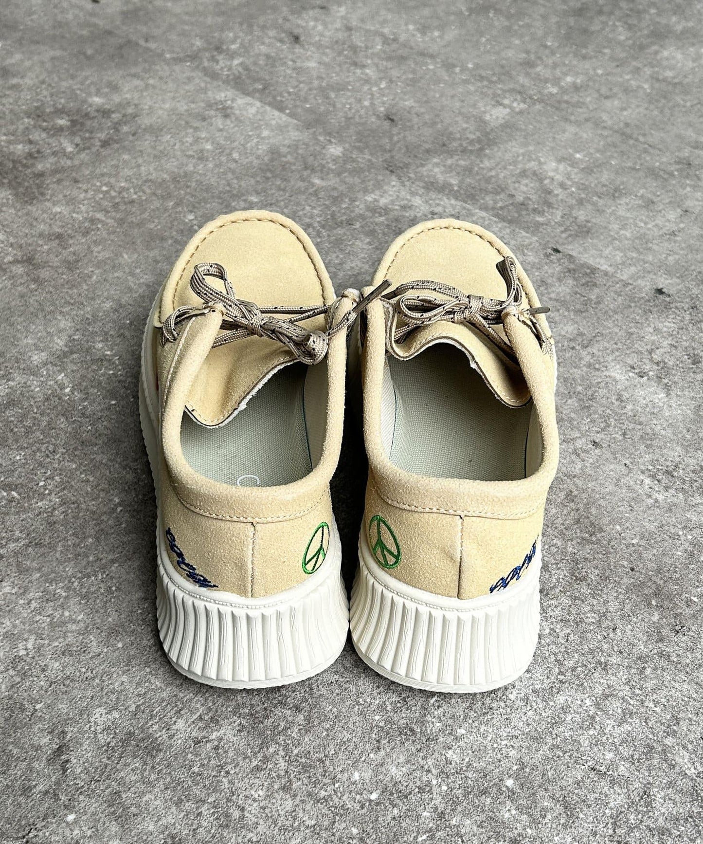 塗鴉刺繡厚底便鞋