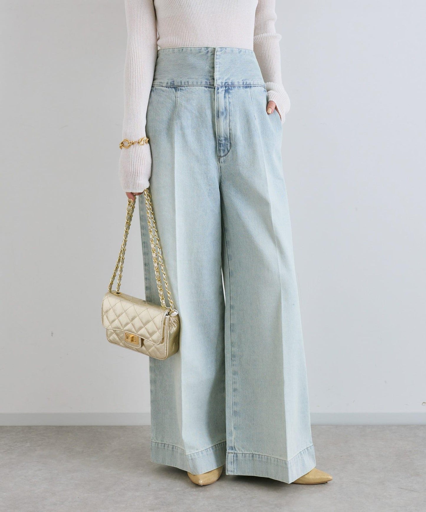 後背係扣裝寬鬆牛仔褲