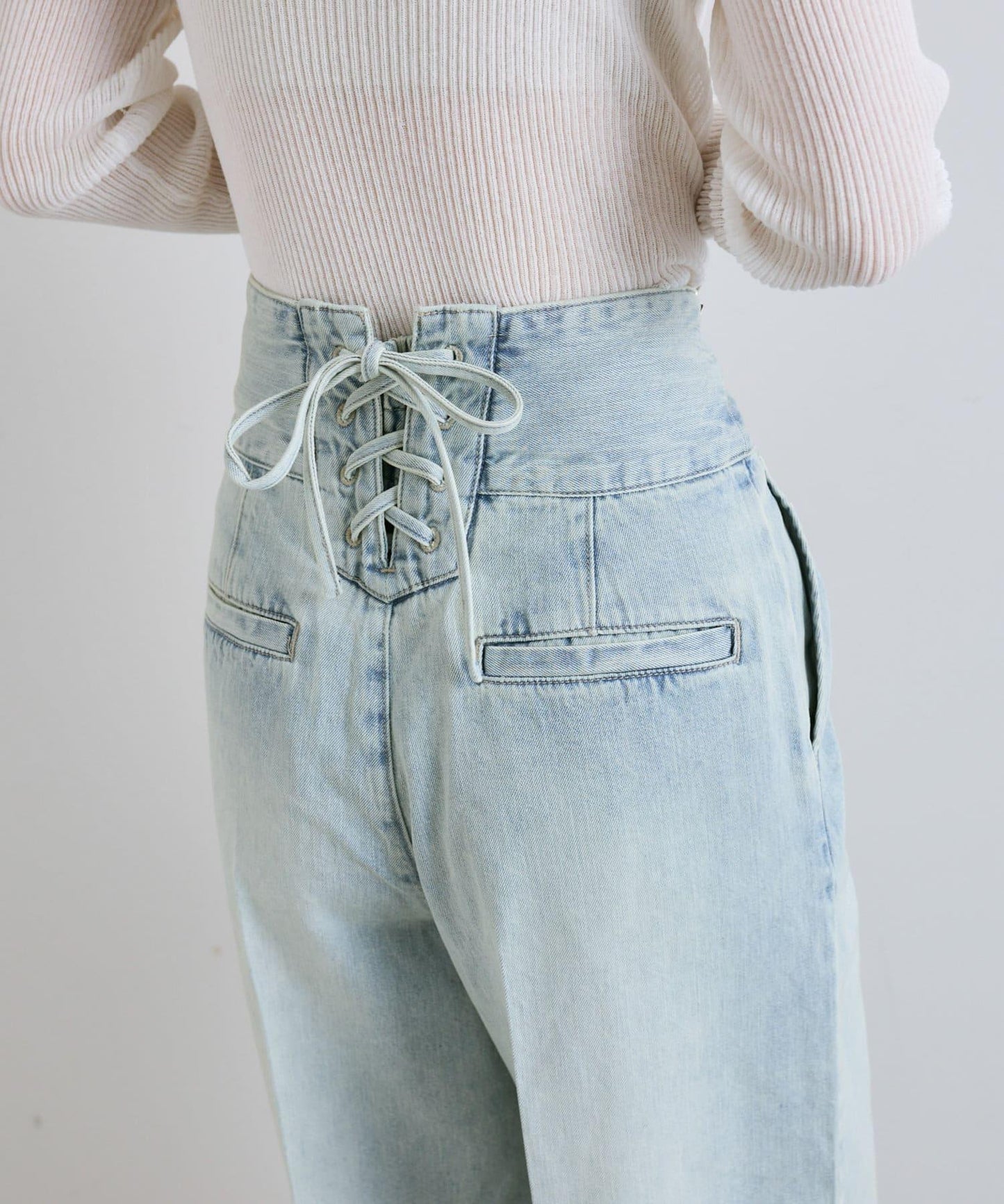 後背係扣裝寬鬆牛仔褲