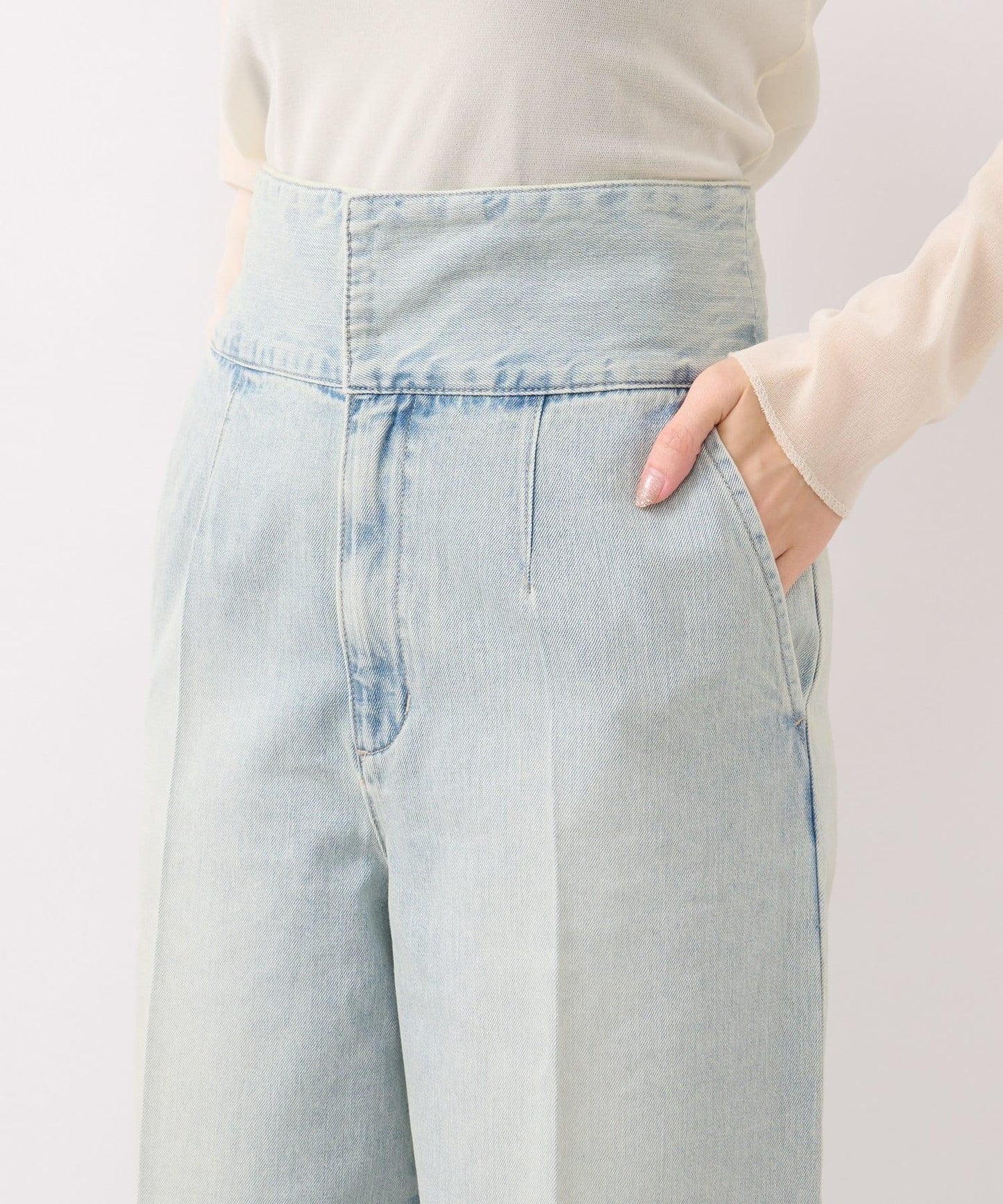 後背係扣裝寬鬆牛仔褲