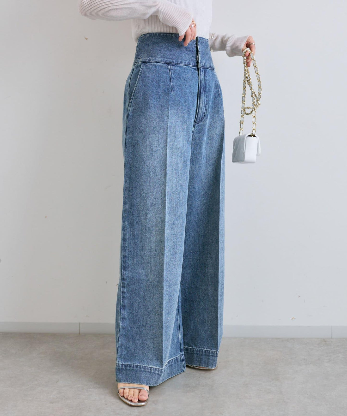 後背係扣裝寬鬆牛仔褲