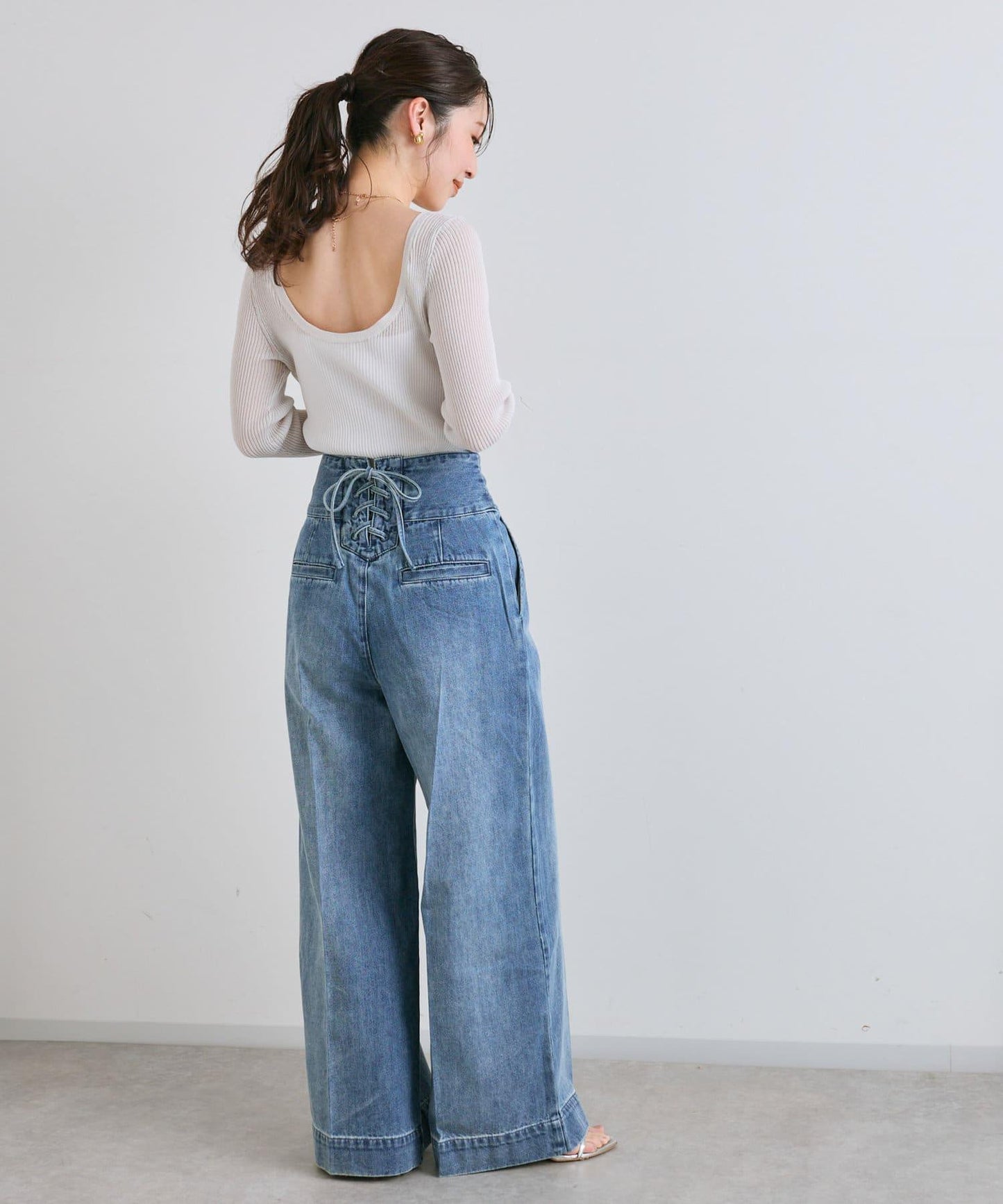 後背係扣裝寬鬆牛仔褲