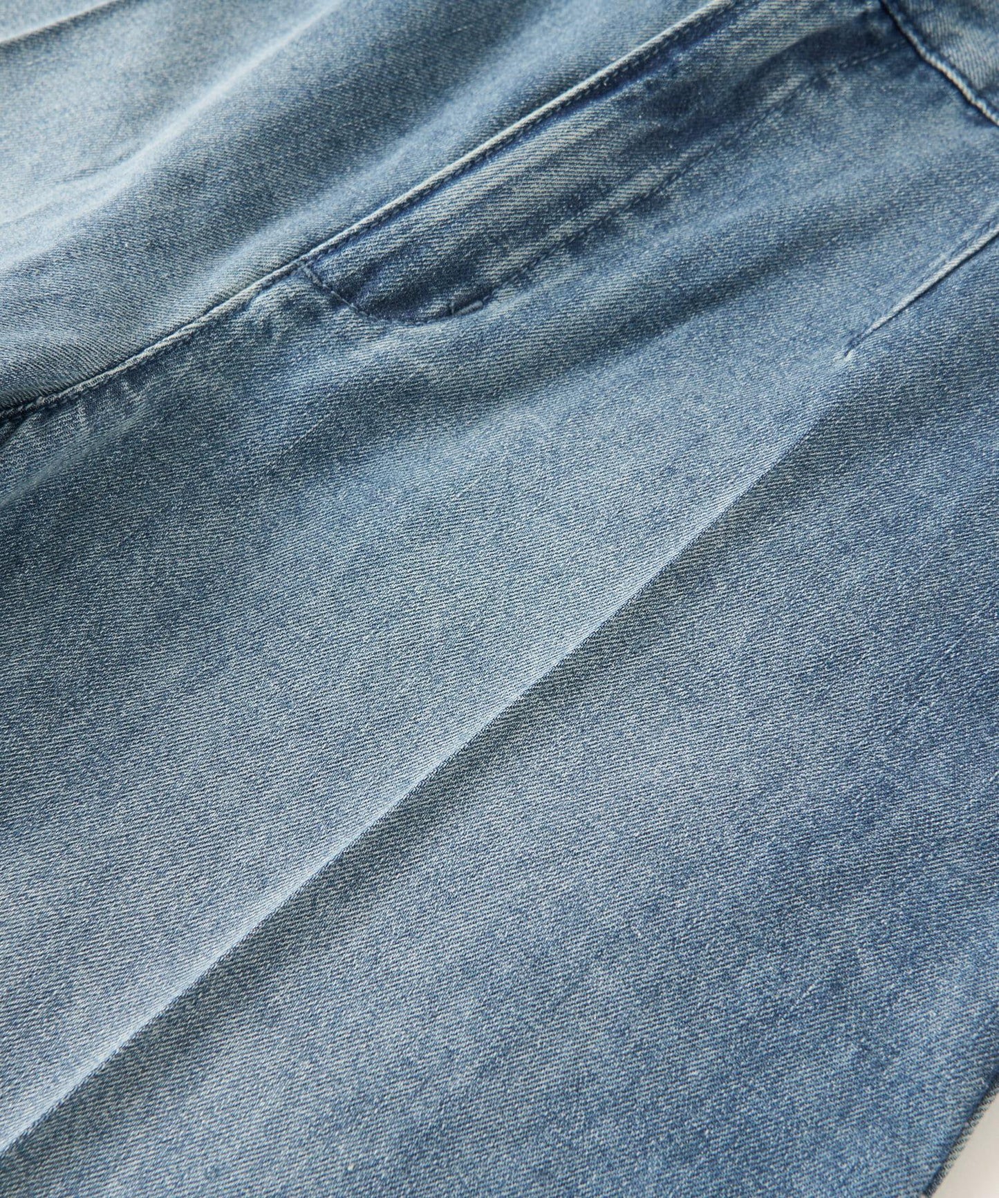 後背係扣裝寬鬆牛仔褲