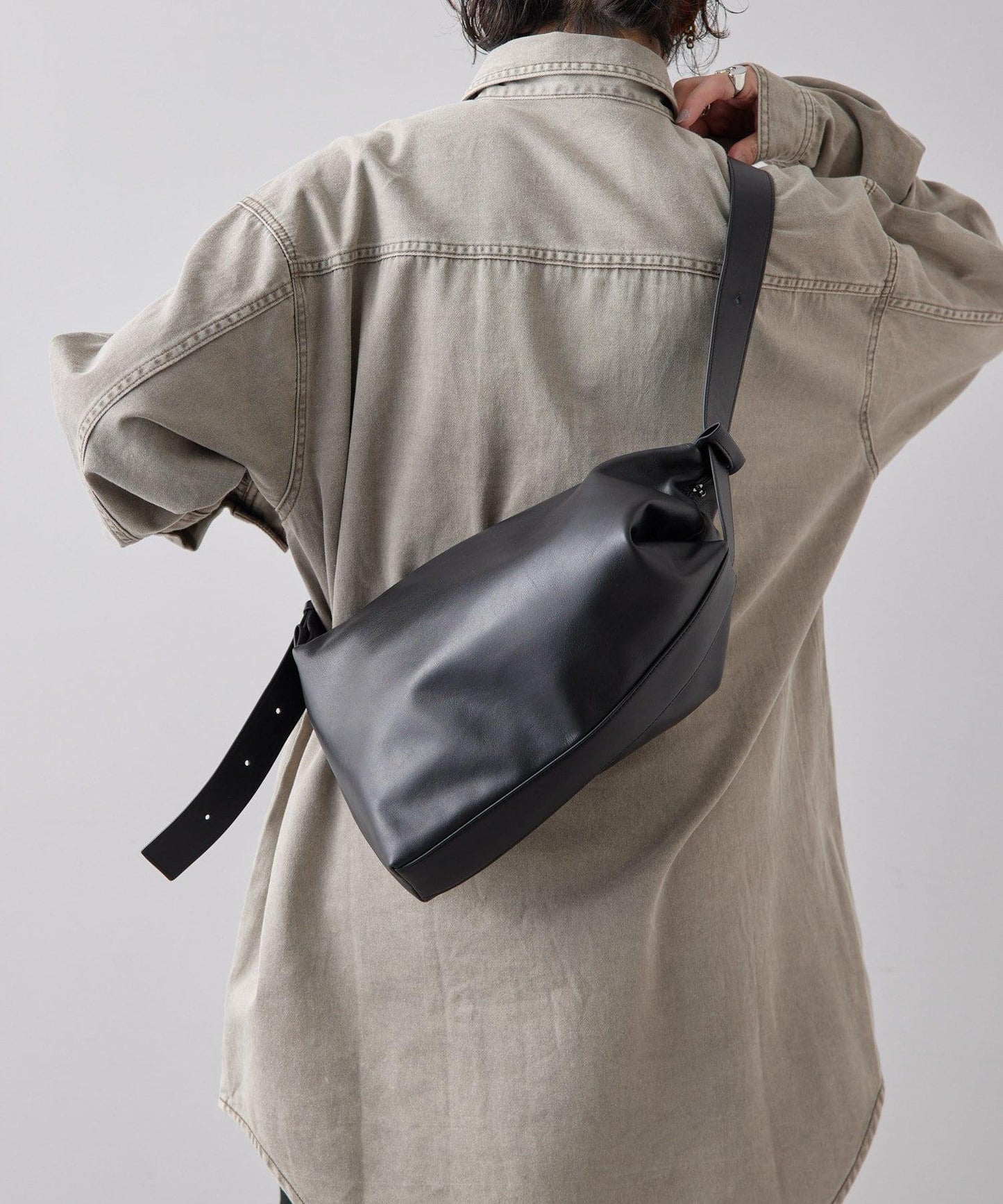 《全真皮》兩用皮革肩揹包