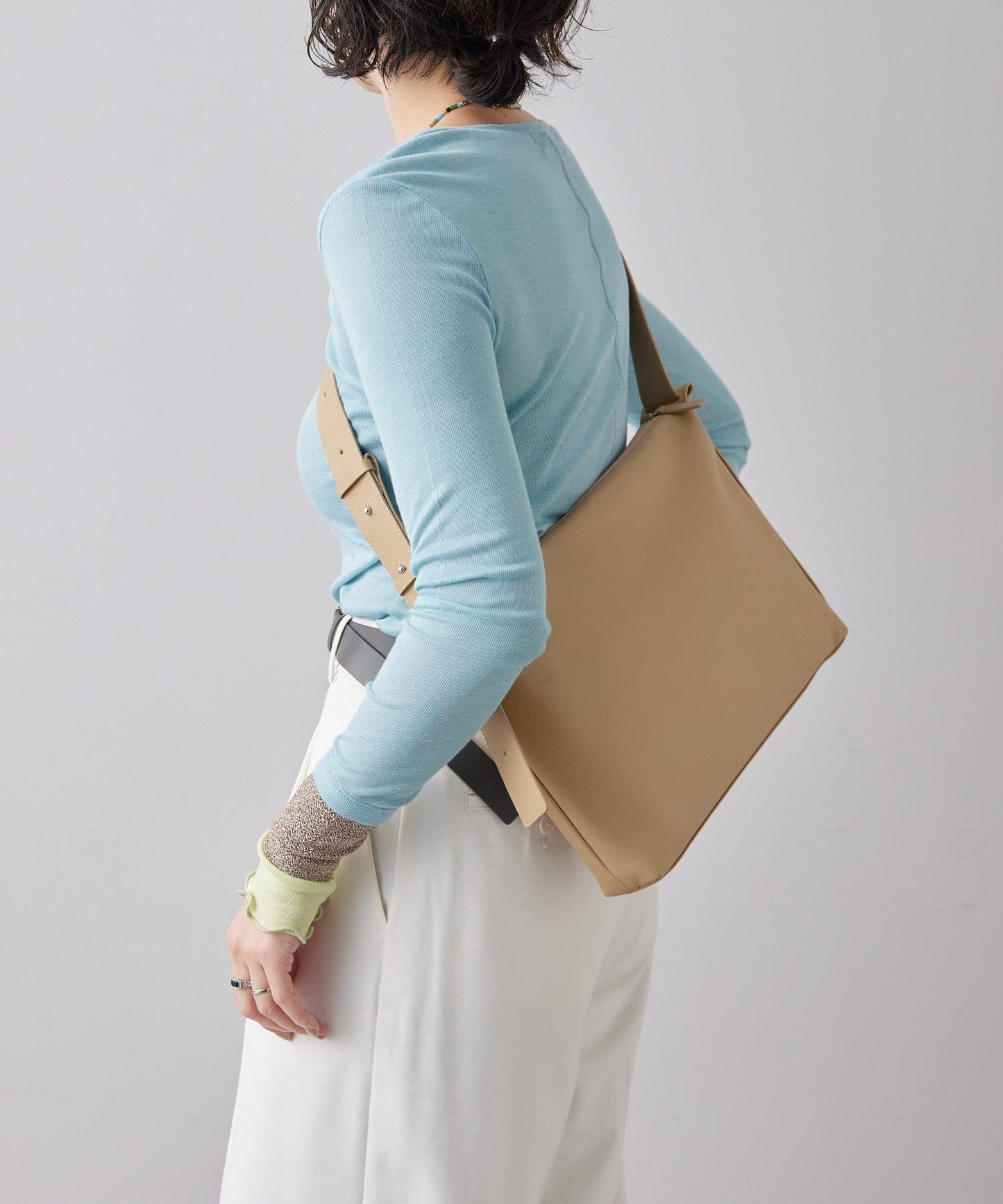 《全真皮》兩用皮革肩揹包