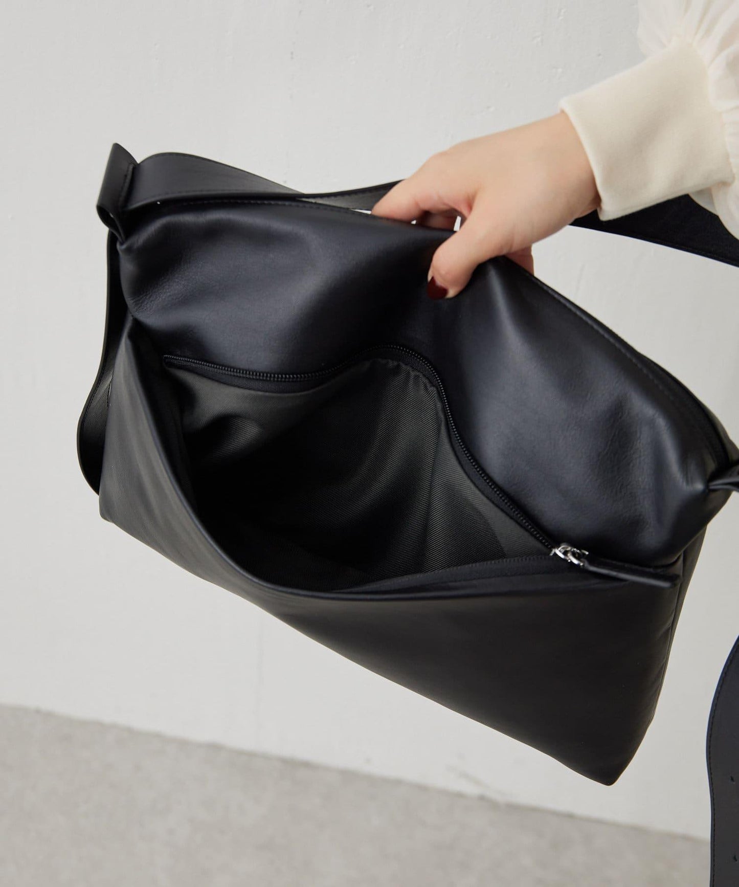 《全真皮》兩用皮革肩揹包