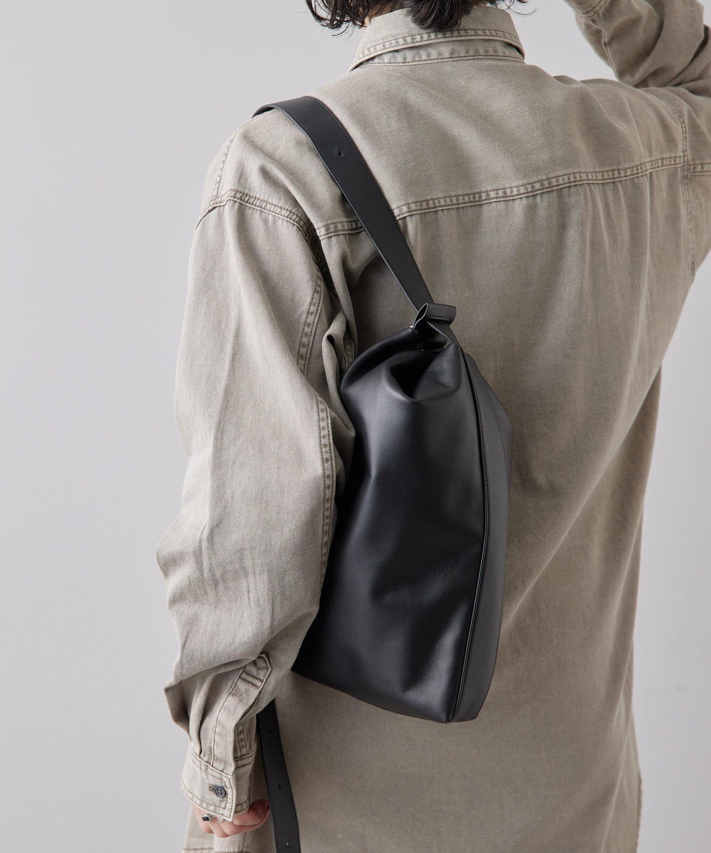 《全真皮》兩用皮革肩揹包