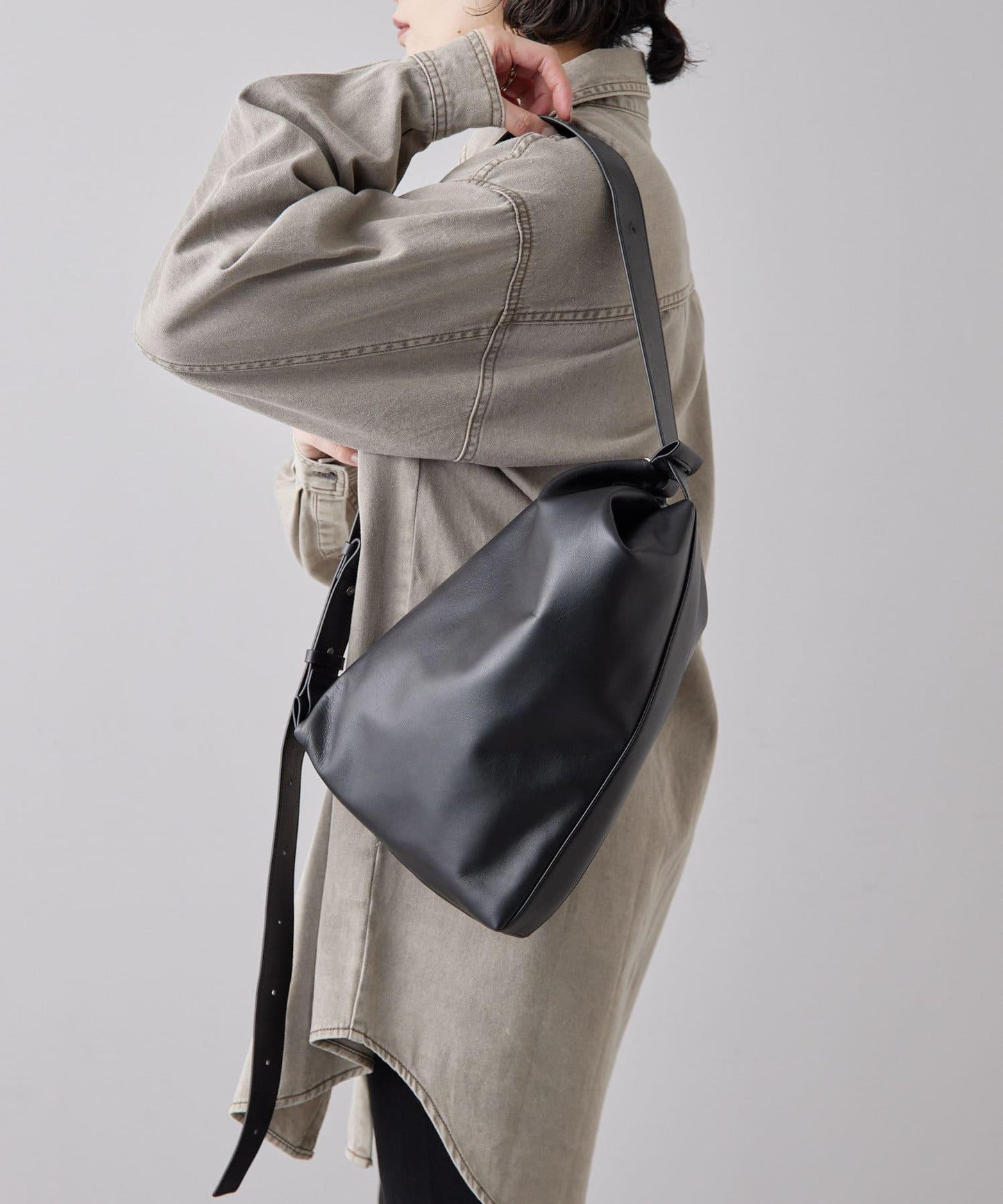 《全真皮》兩用皮革肩揹包