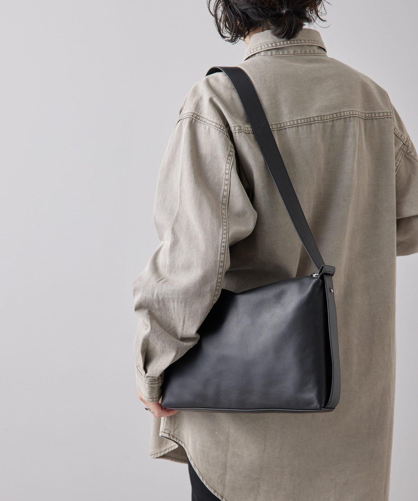 《全真皮》兩用皮革肩揹包