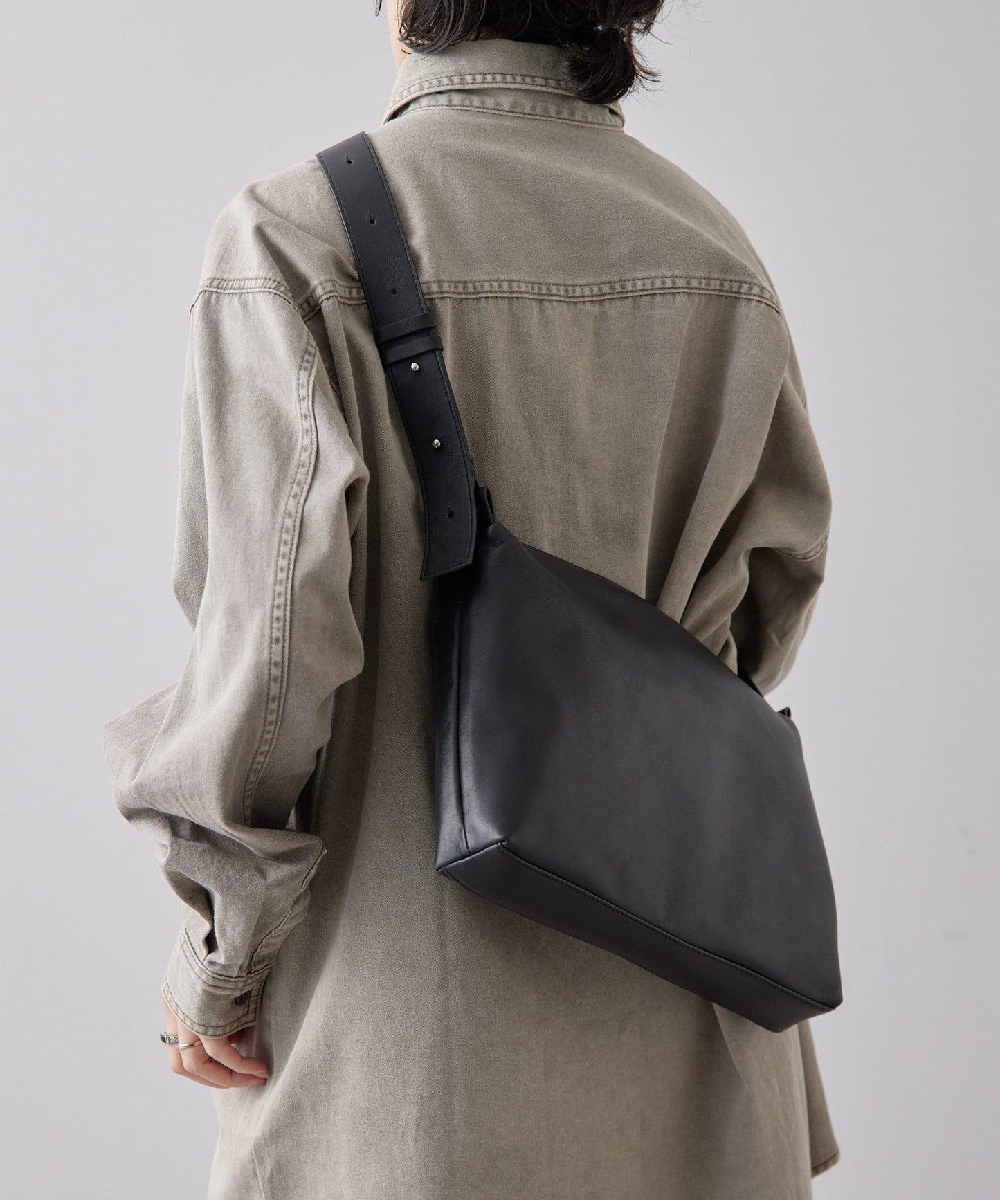 《全真皮》兩用皮革肩揹包