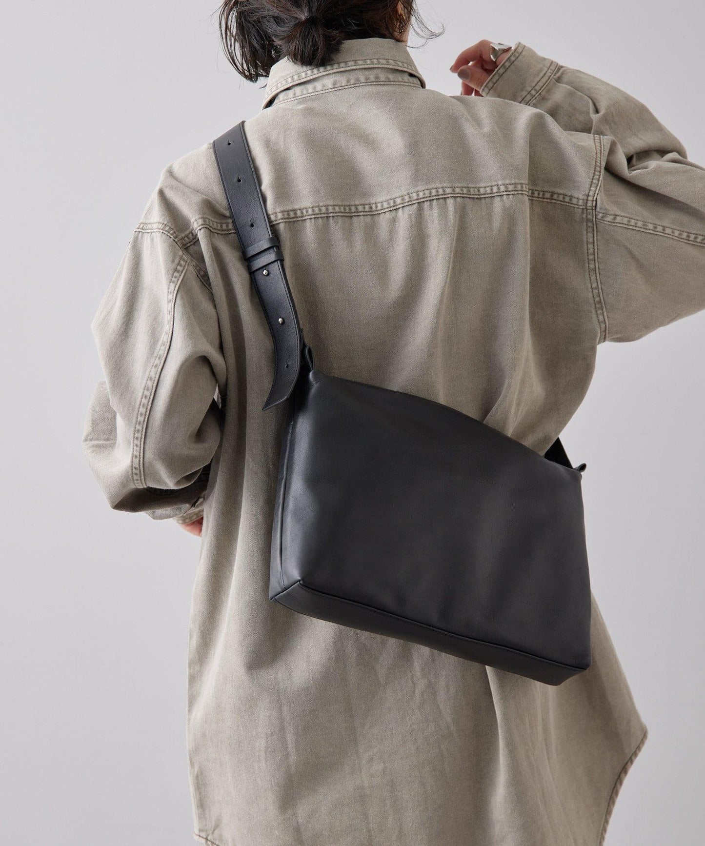 《全真皮》兩用皮革肩揹包