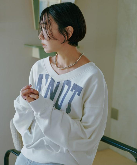 復古風 V領標誌衛衣