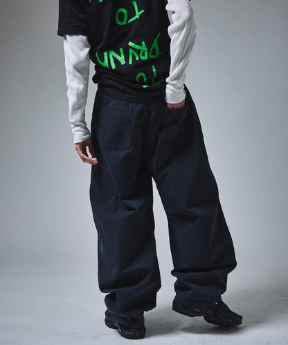 寬鬆剪裁工裝褲