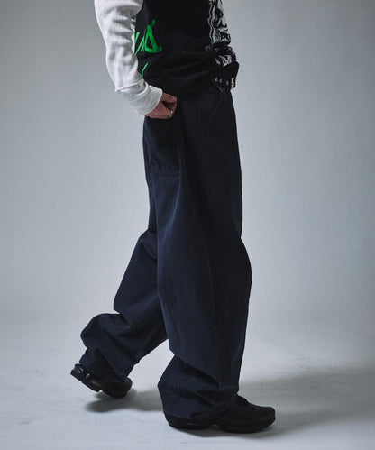 寬鬆剪裁工裝褲