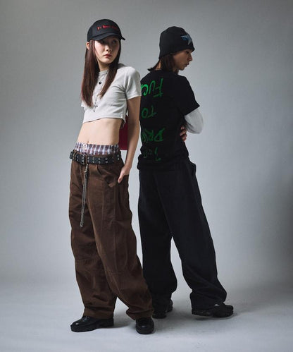 寬鬆剪裁工裝褲