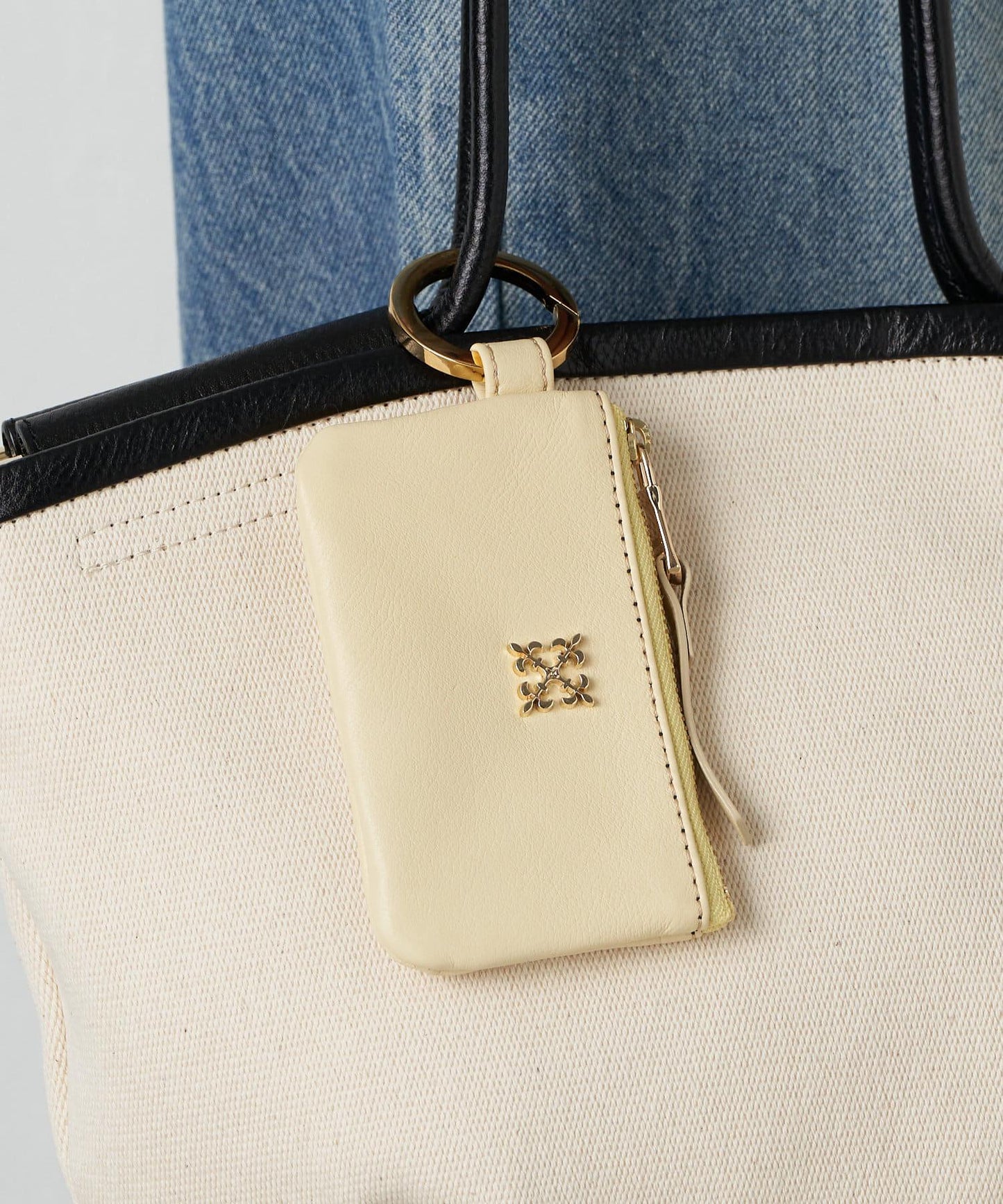 【可放卡片】帶卡拉賓的軟皮多功能盒