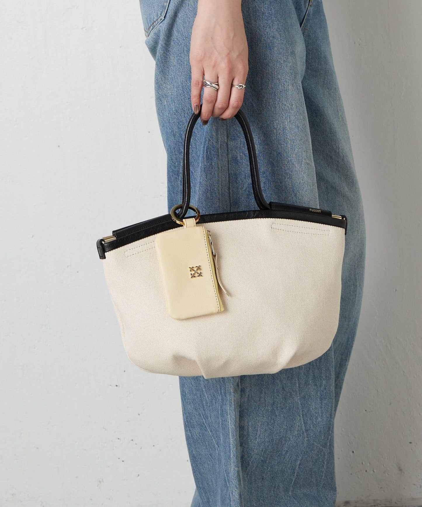 【可放卡片】帶卡拉賓的軟皮多功能盒