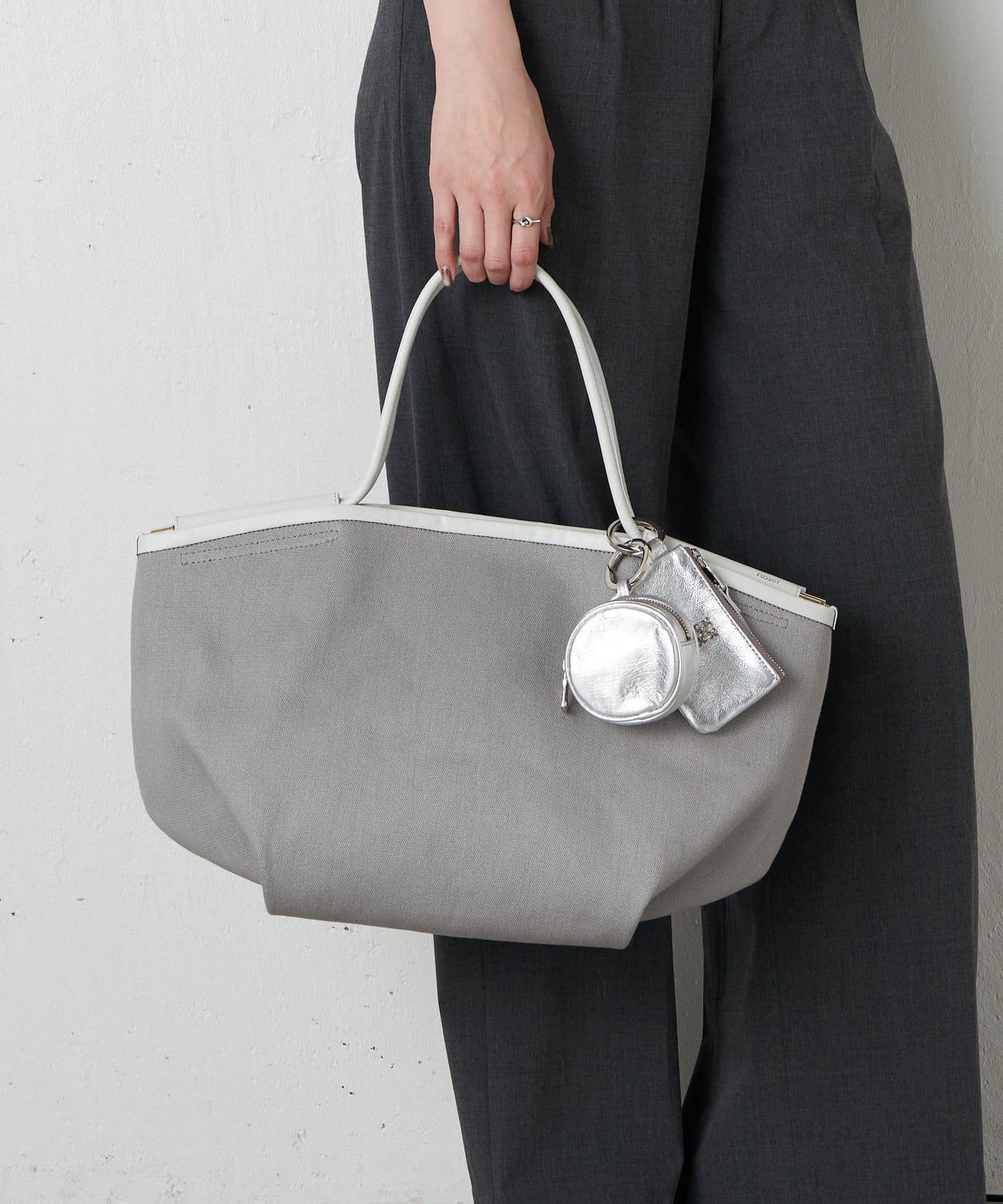 【可放卡片】帶卡拉賓的軟皮多功能盒