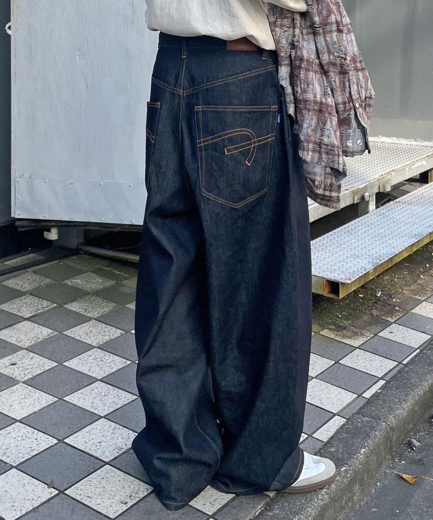 【藍色牛仔布/藍色牛仔布】寬鬆牛仔褲