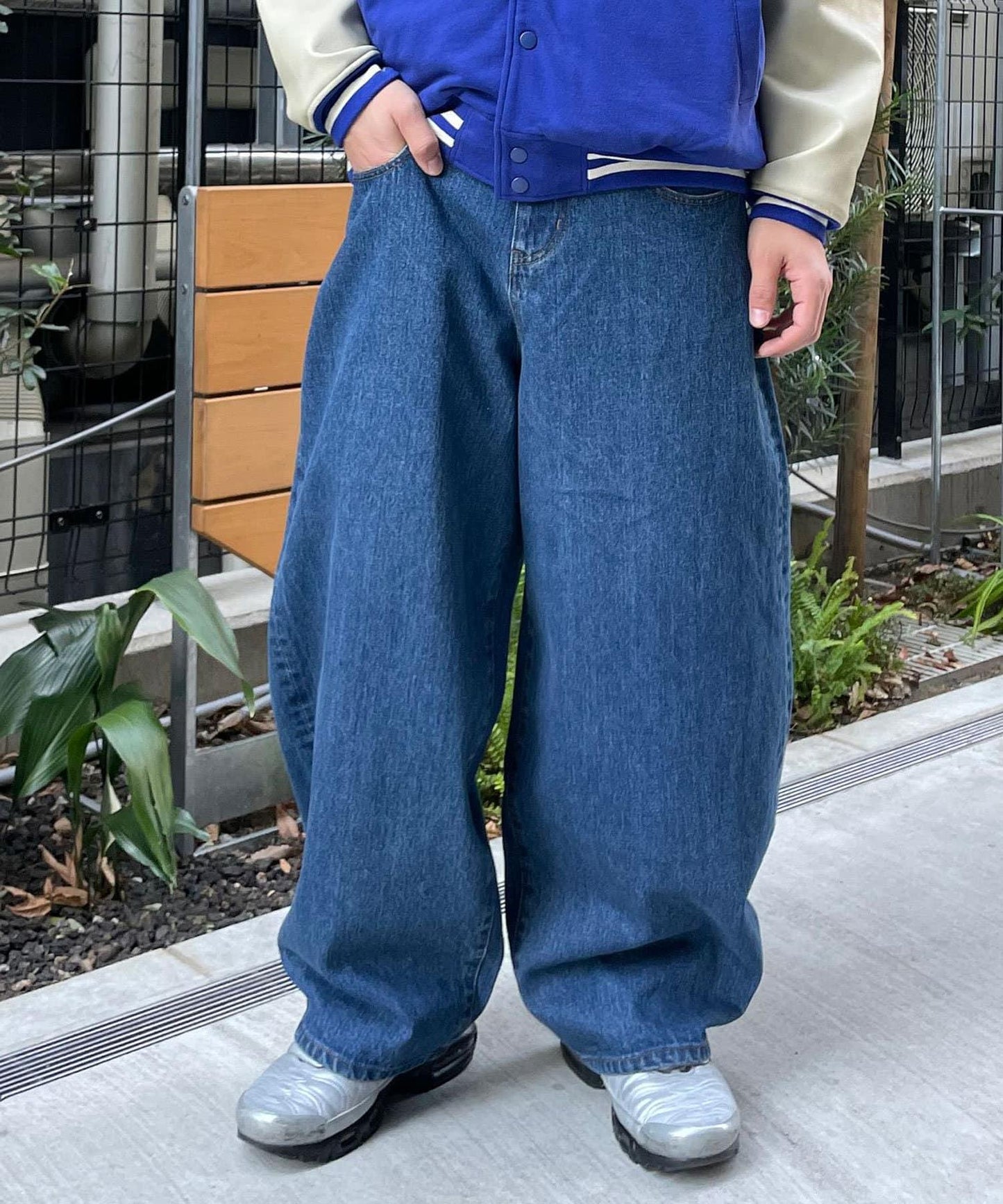 【藍色牛仔布/藍色牛仔布】寬鬆牛仔褲