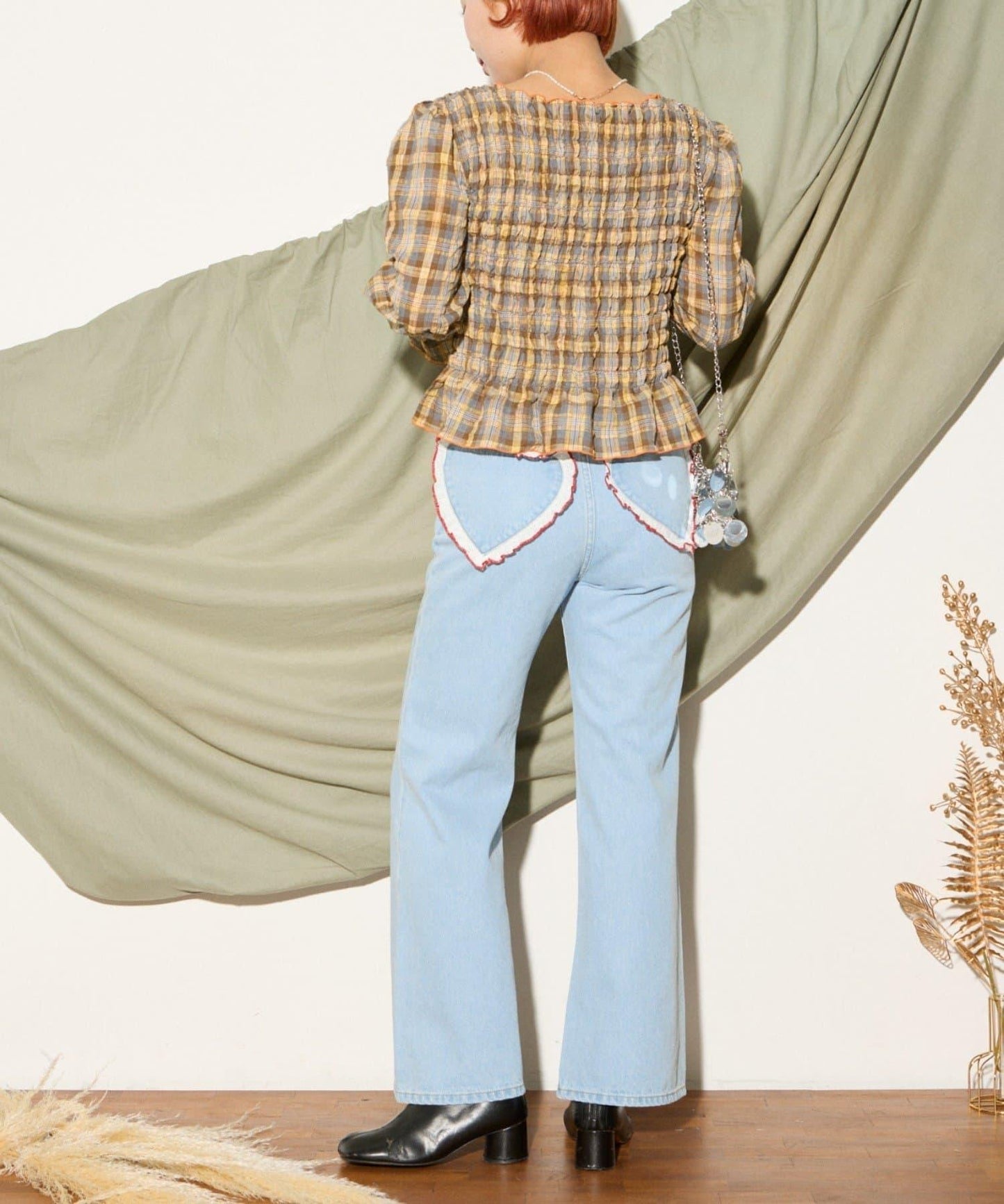 【HELLO.SANFRANCISCO】心形口袋蕾絲拼接喇叭牛仔褲