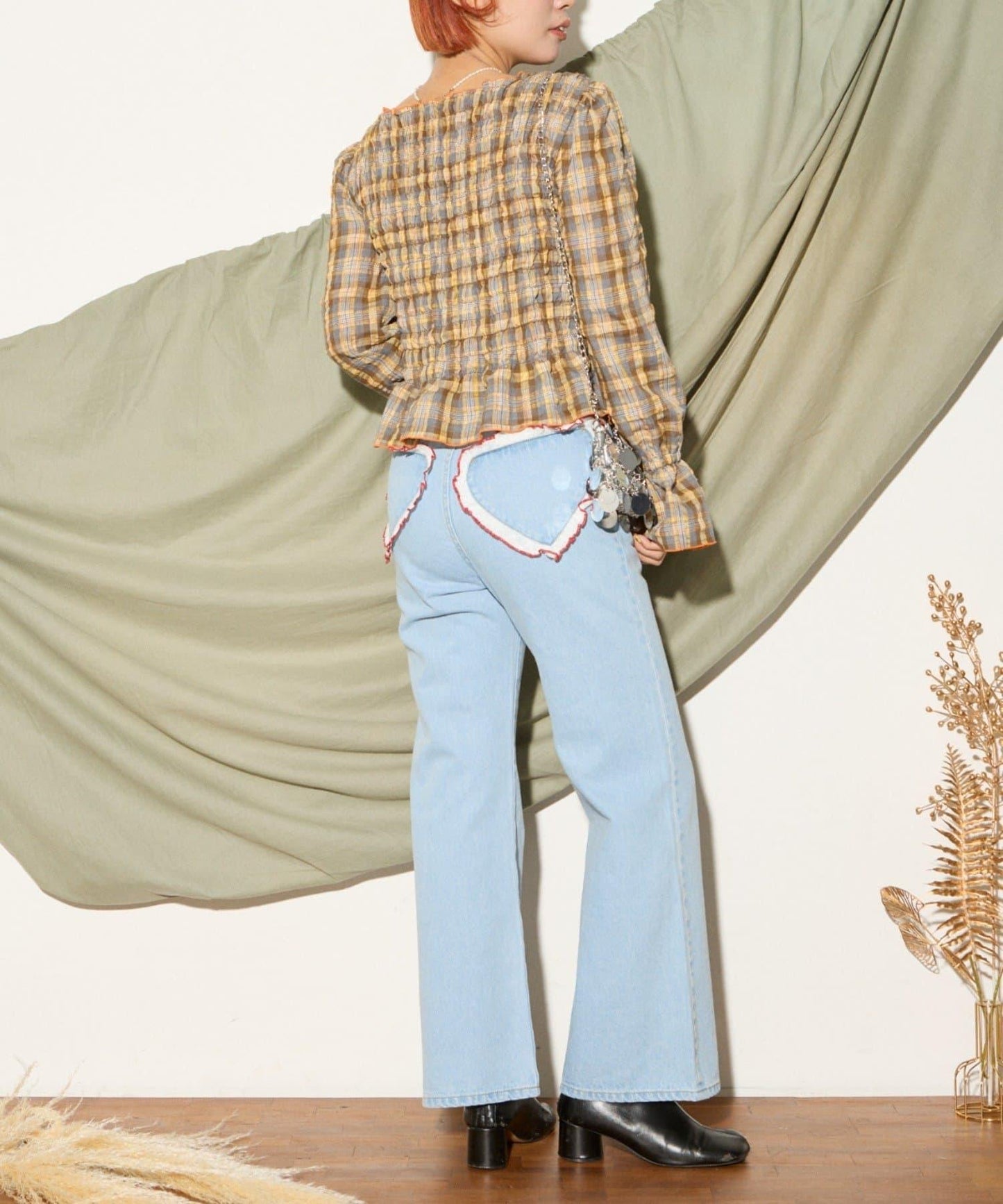 【HELLO.SANFRANCISCO】心形口袋蕾絲拼接喇叭牛仔褲