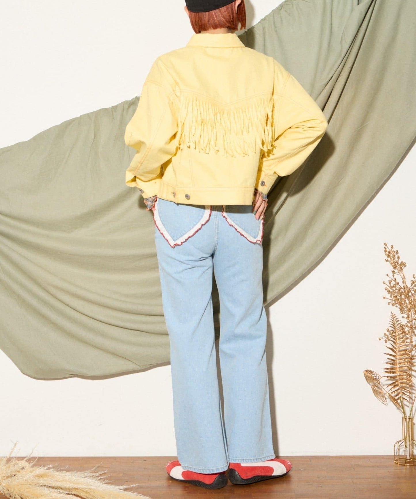 【HELLO.SANFRANCISCO】心形口袋蕾絲拼接喇叭牛仔褲