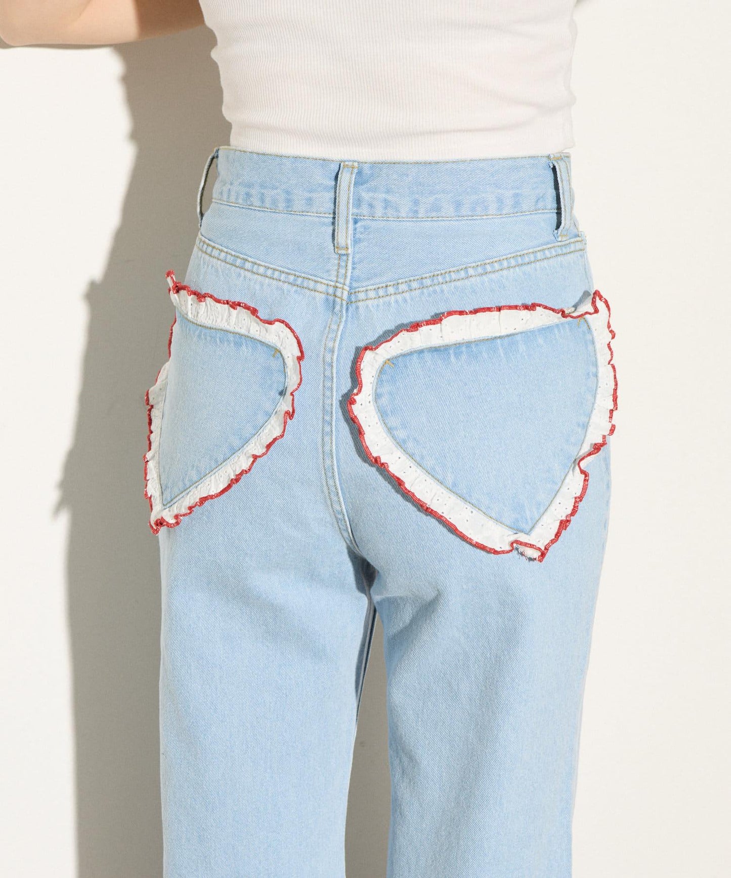 【HELLO.SANFRANCISCO】心形口袋蕾絲拼接喇叭牛仔褲