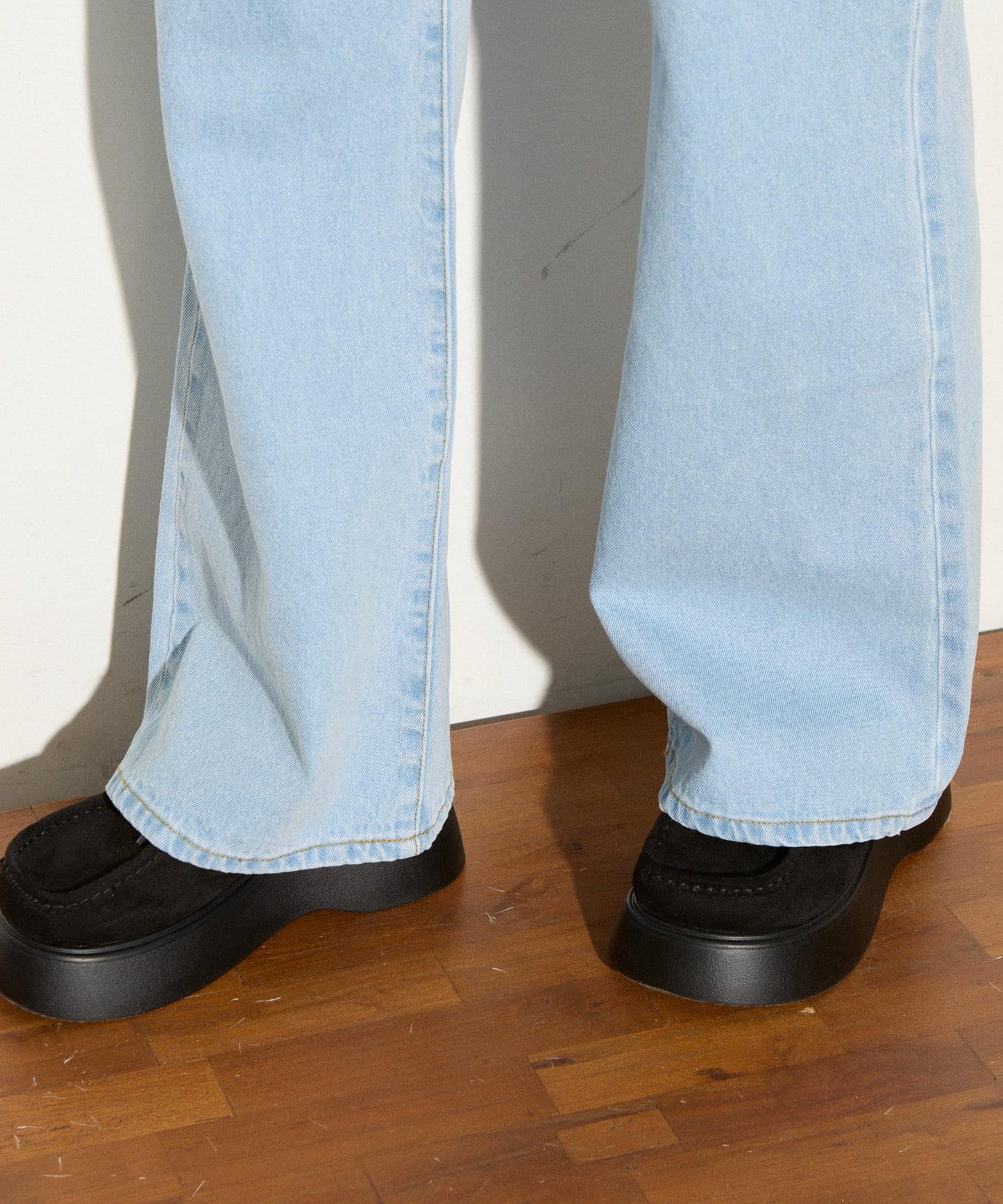 【HELLO.SANFRANCISCO】心形口袋蕾絲拼接喇叭牛仔褲