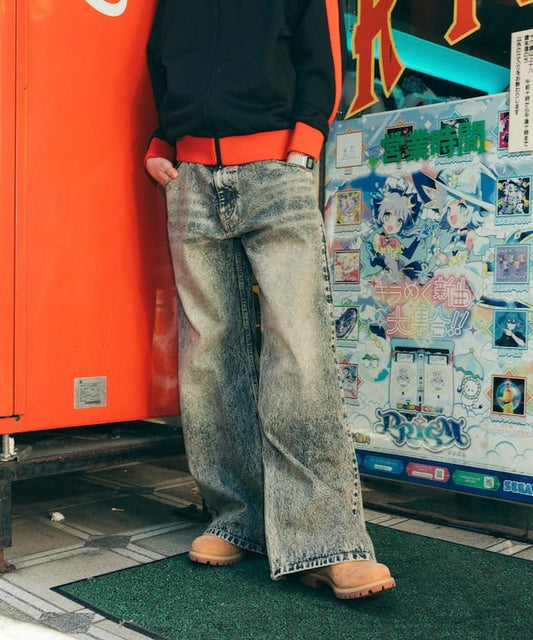 喇叭褲剪裁 漂白處理 牛仔褲